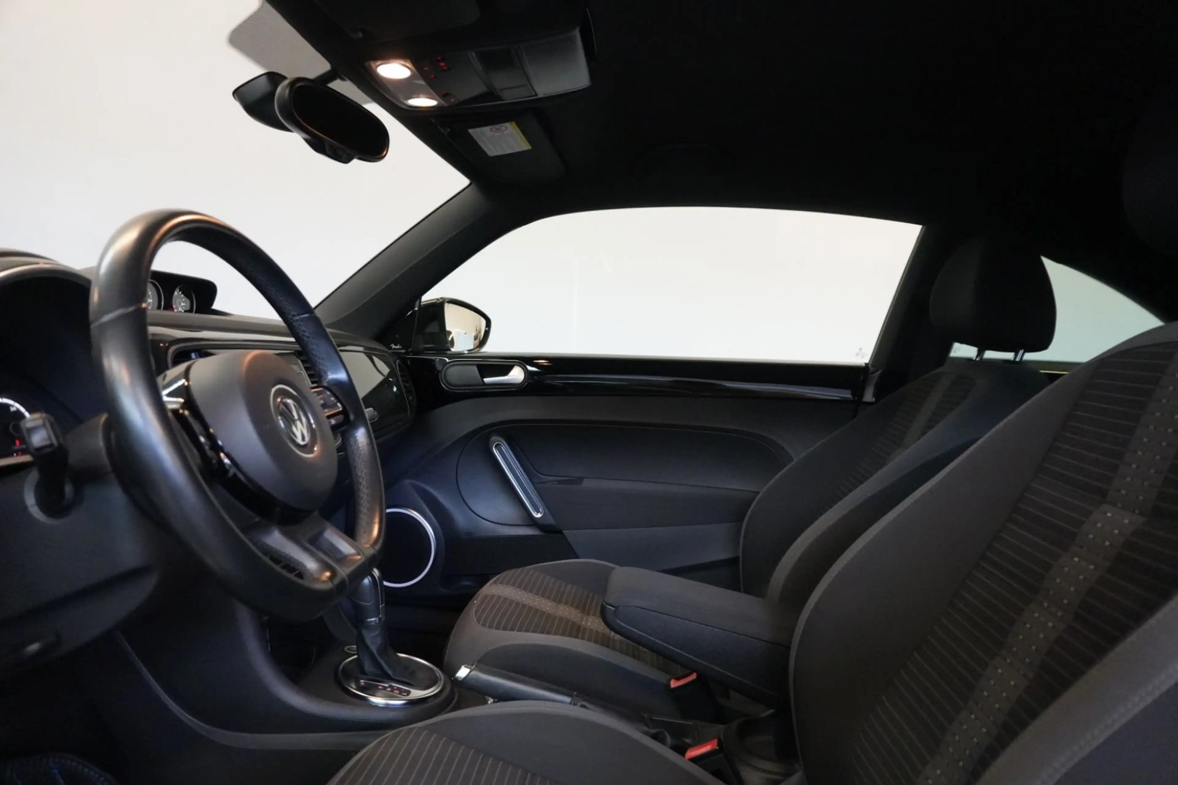 Volkswagen Beetle Lim. 2.0 DSG Sport StzHzg PDC — photo 9