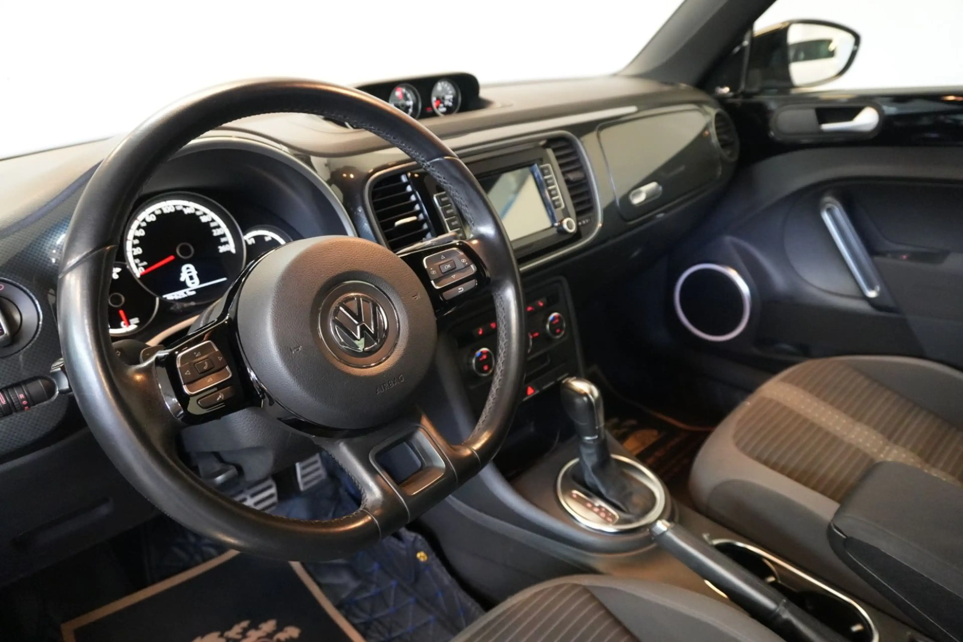 Volkswagen Beetle Lim. 2.0 DSG Sport StzHzg PDC — photo 10