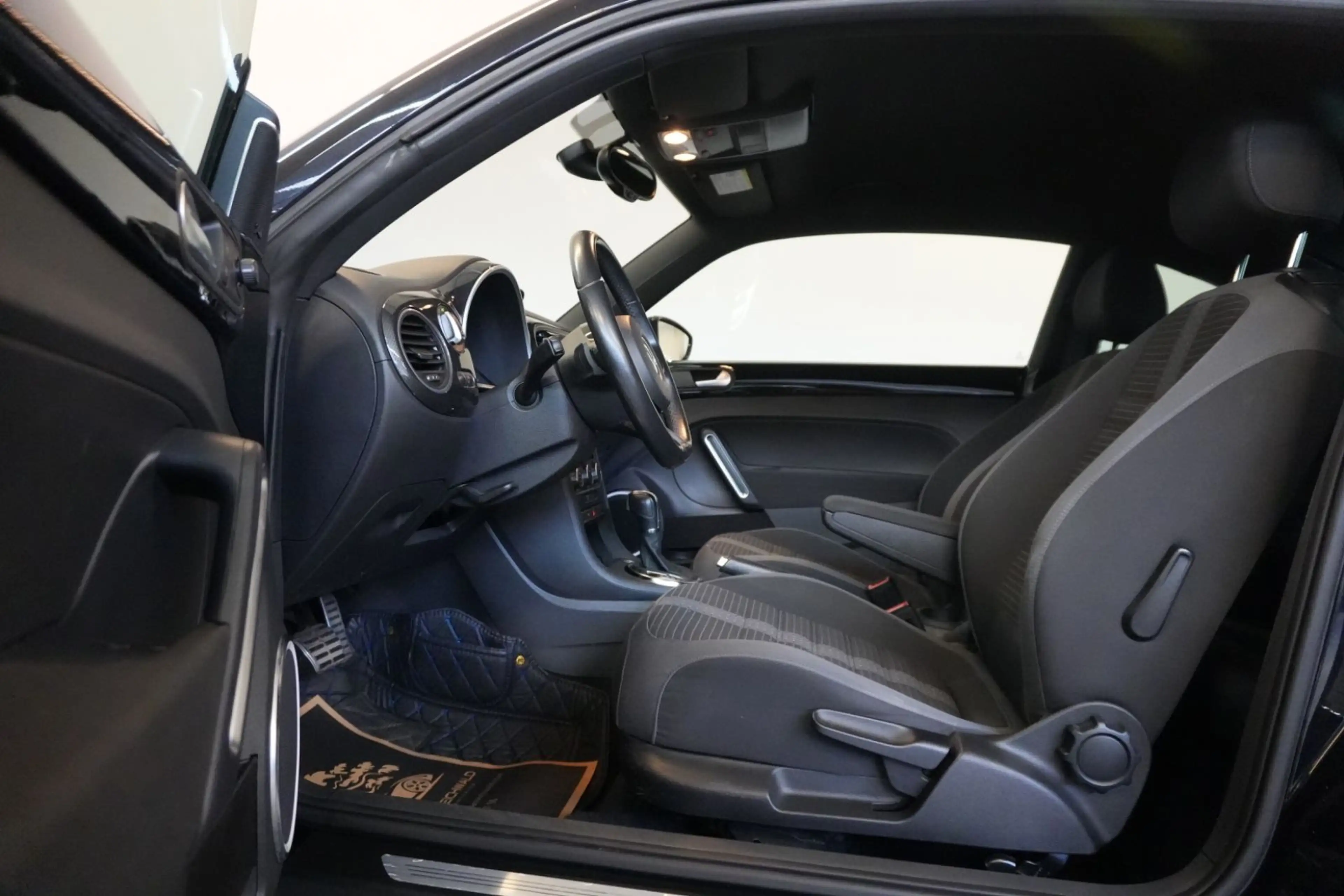 Volkswagen Beetle Lim. 2.0 DSG Sport StzHzg PDC — photo 11