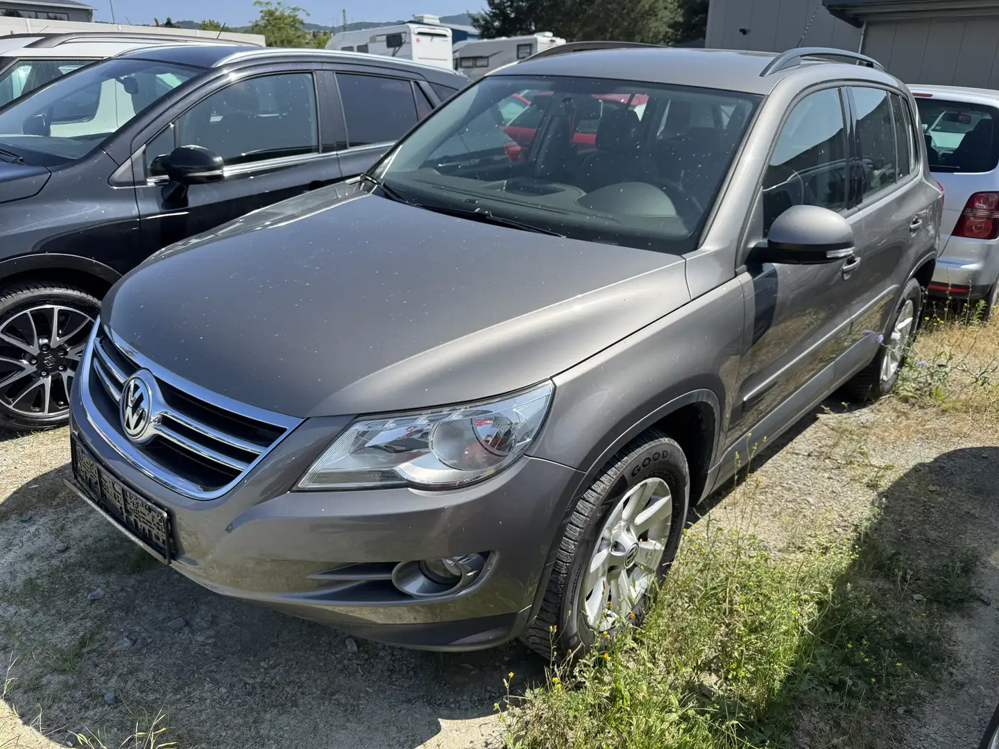 Volkswagen Tiguan 2.0 TSI 4-MOTION AHK ALLRAD KLIMA 6-GANG Track Grau - 1