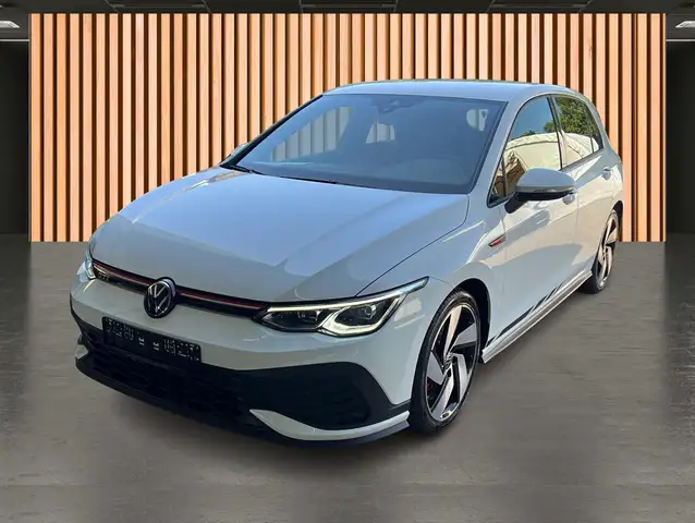 Volkswagen Golf view 2