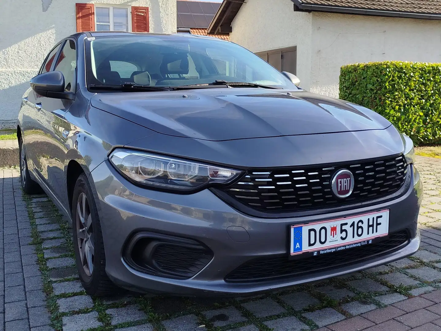 Fiat Tipo Fiat Tipo 1.4 Easy 95 PS | 2018 | 88.091 km Grau - 1
