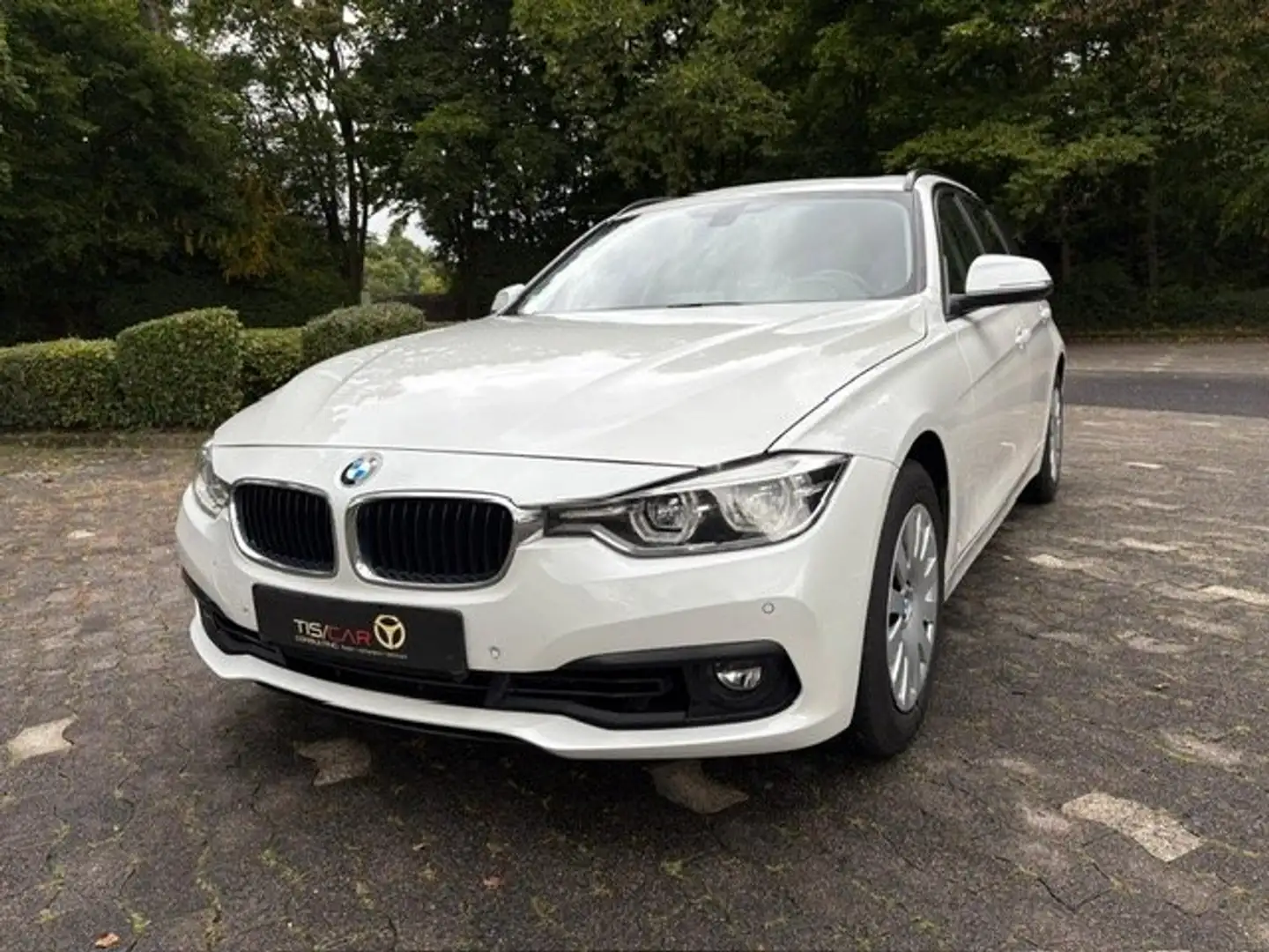 BMW 318 318 i Touring Automatik, LED, Pano, Navi etc - 1
