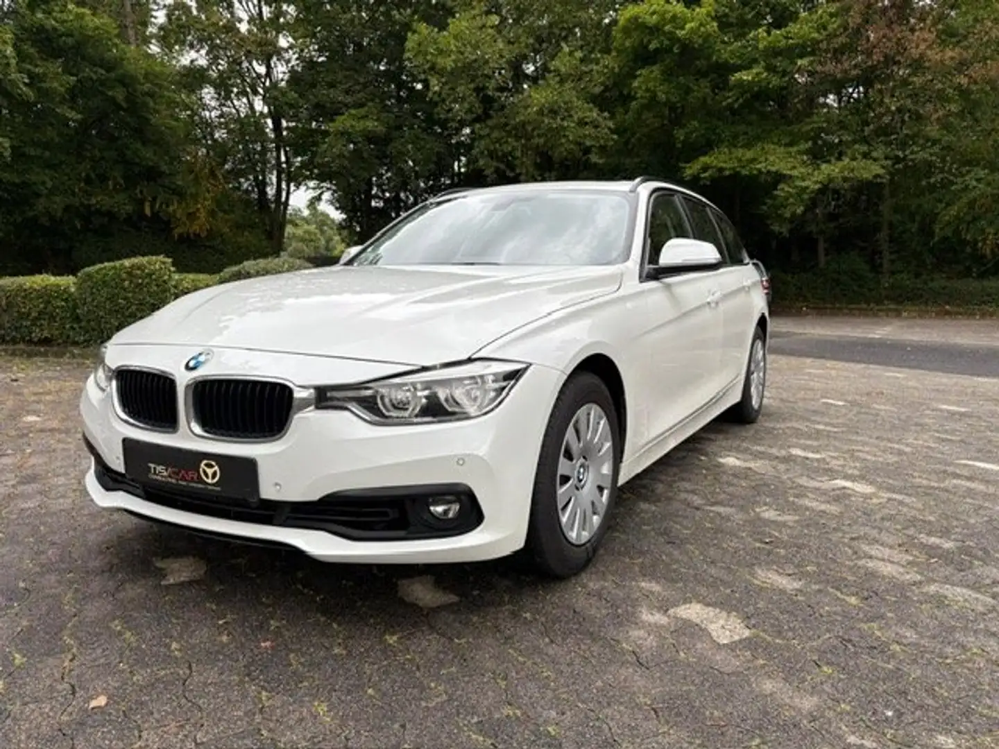BMW 318 318 i Touring Automatik, LED, Pano, Navi etc - 2