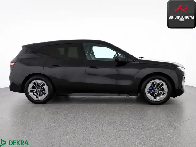 BMW iX view 6