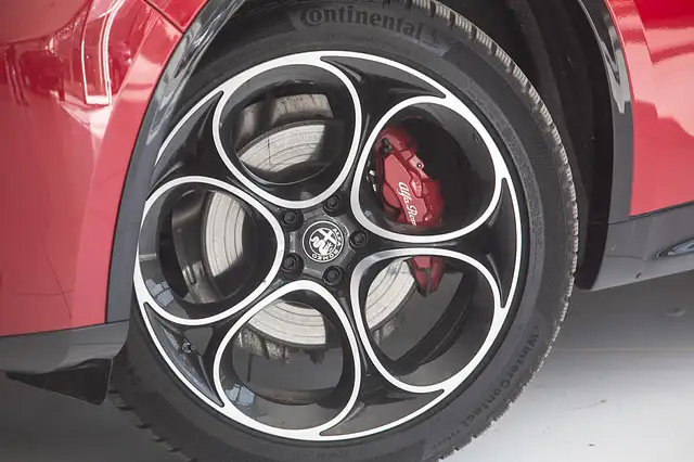 Alfa Romeo Stelvio Veloce 2,0 16V 280 AT8 Q4 Ansicht 4