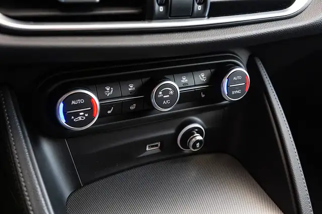 Alfa Romeo Stelvio Veloce 2,0 16V 280 AT8 Q4 Ansicht 9