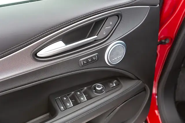 Alfa Romeo Stelvio Veloce 2,0 16V 280 AT8 Q4 Ansicht 11