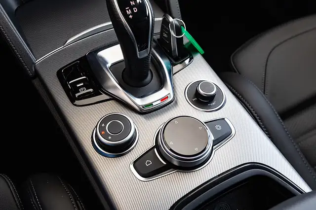 Alfa Romeo Stelvio Veloce 2,0 16V 280 AT8 Q4 Ansicht 10