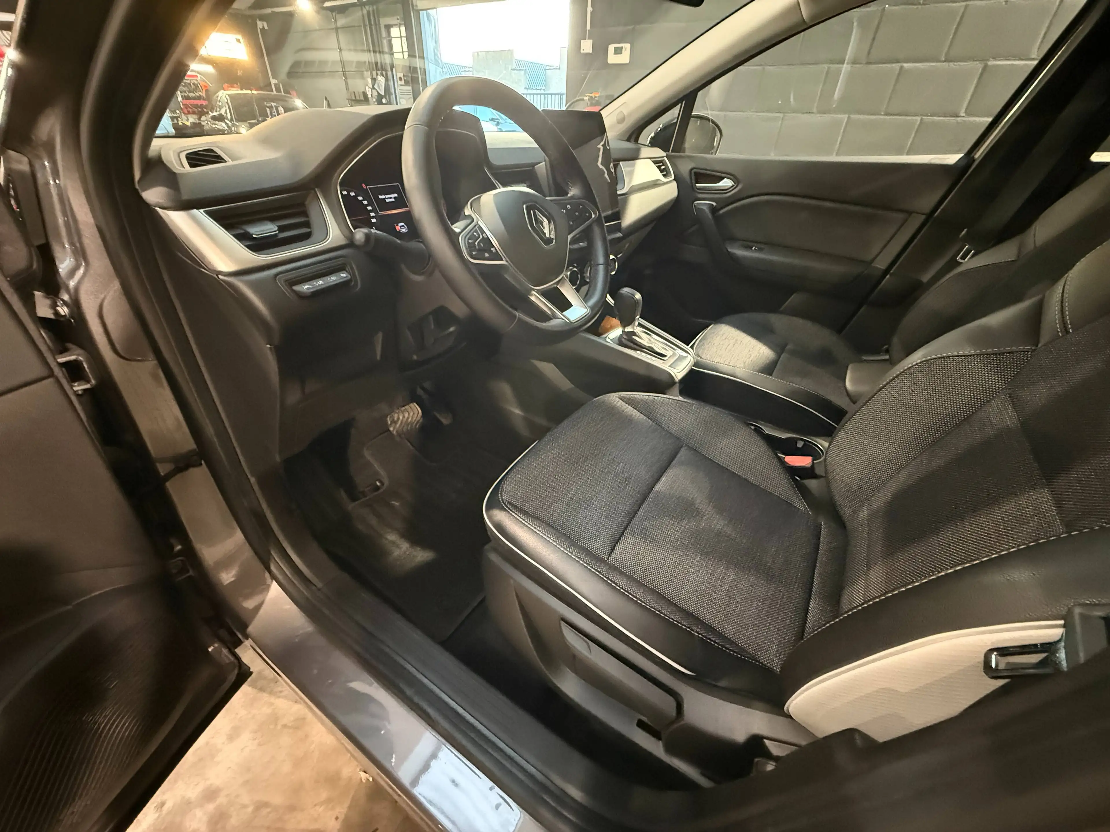 Renault Captur Captur 1.33 TCe MHEV Techno EDC GPF — photo 15