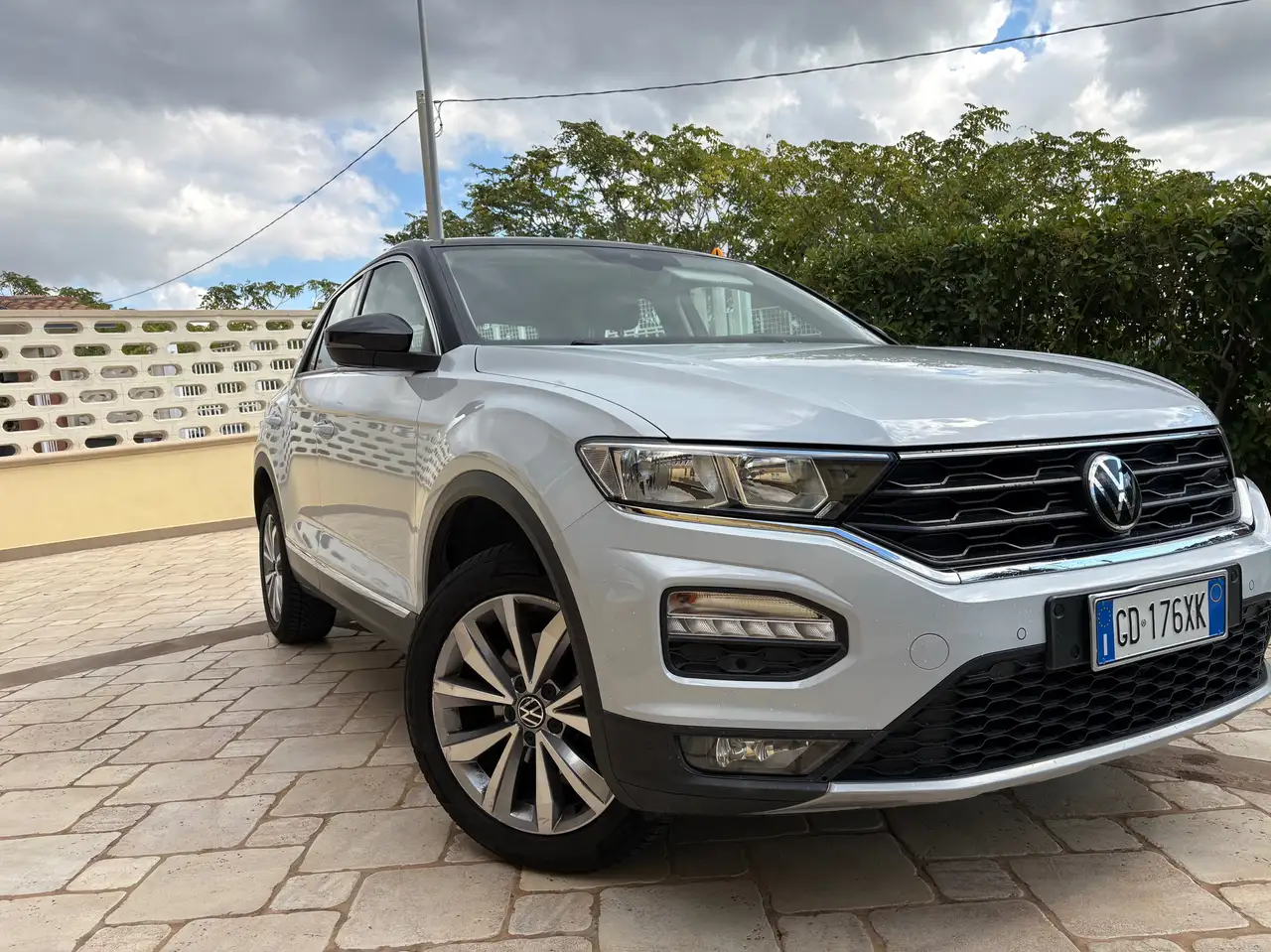 Volkswagen T-Roc T-Roc I 2017 1.0 tsi Business 110cv — photo 1 of 8