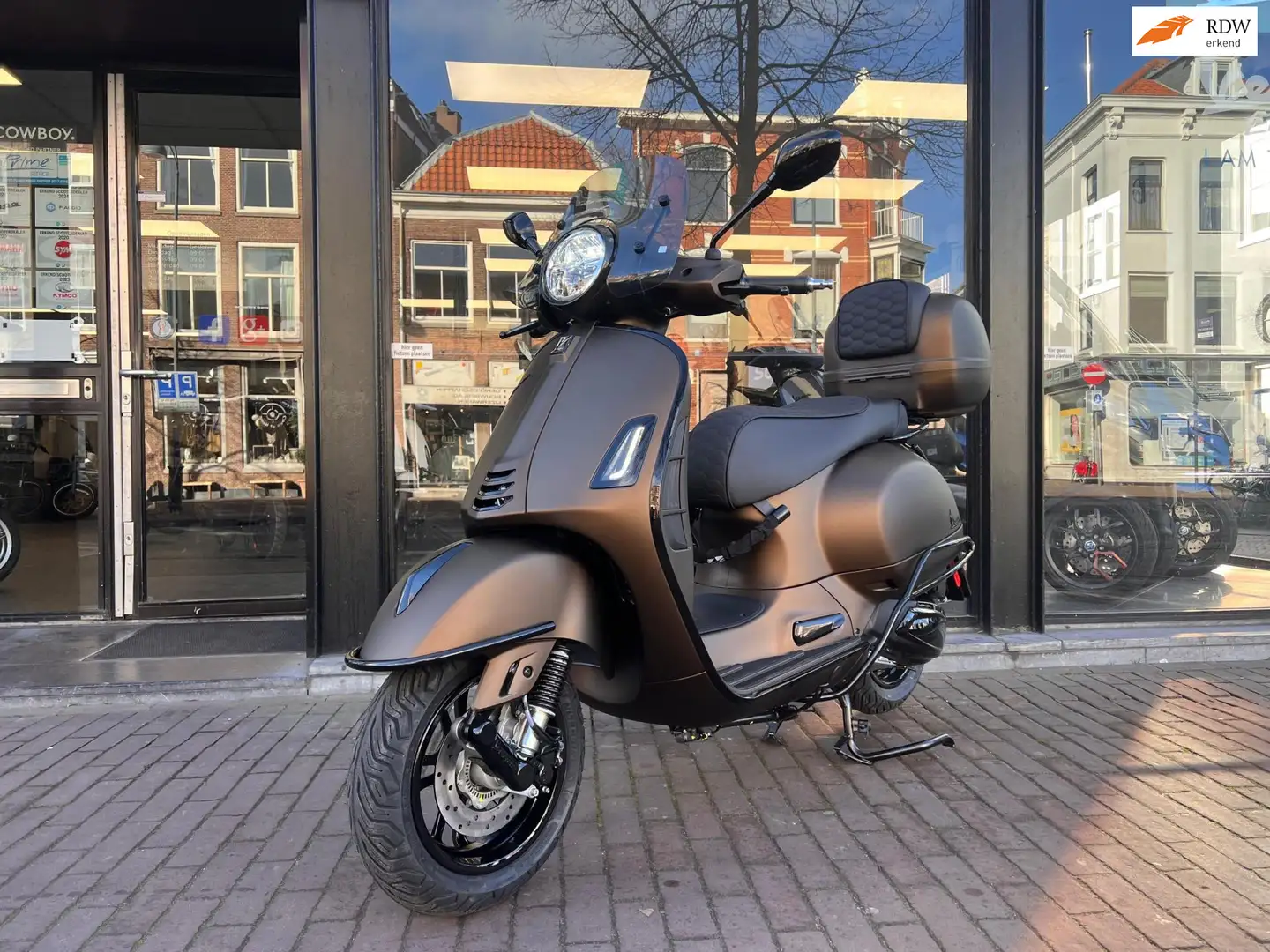 Vespa GTS Super Sport 310 Scooter SuperSport HPE EURO5+ SPECIALPAINT EXCLUSI Bruin - 1