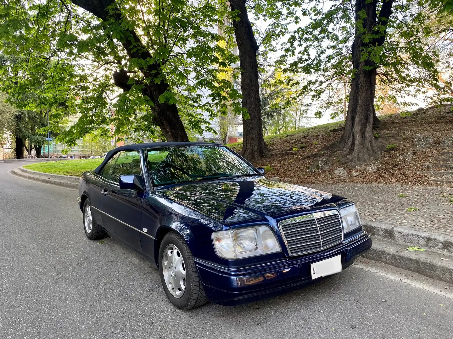 Mercedes-Benz E 200 Cabrio da concorso*Pubblicata - omologata ASI ORO Bleu - 2