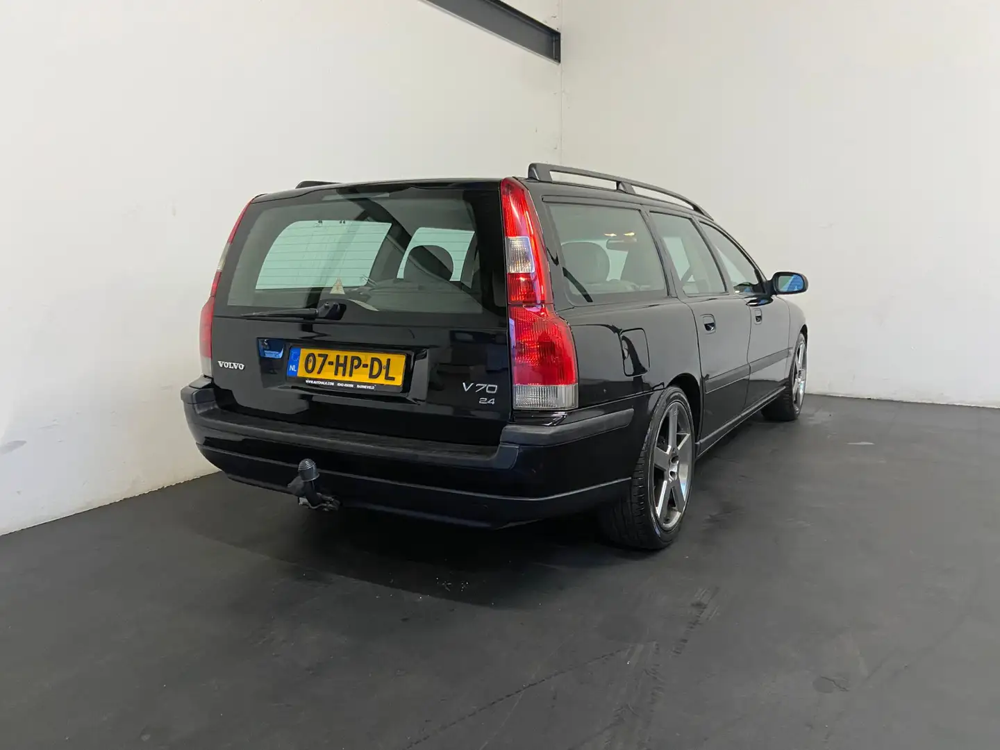 Volvo V70 2.4 Comfort Line. Trekhaak. 12-2026 APK! Noir - 2