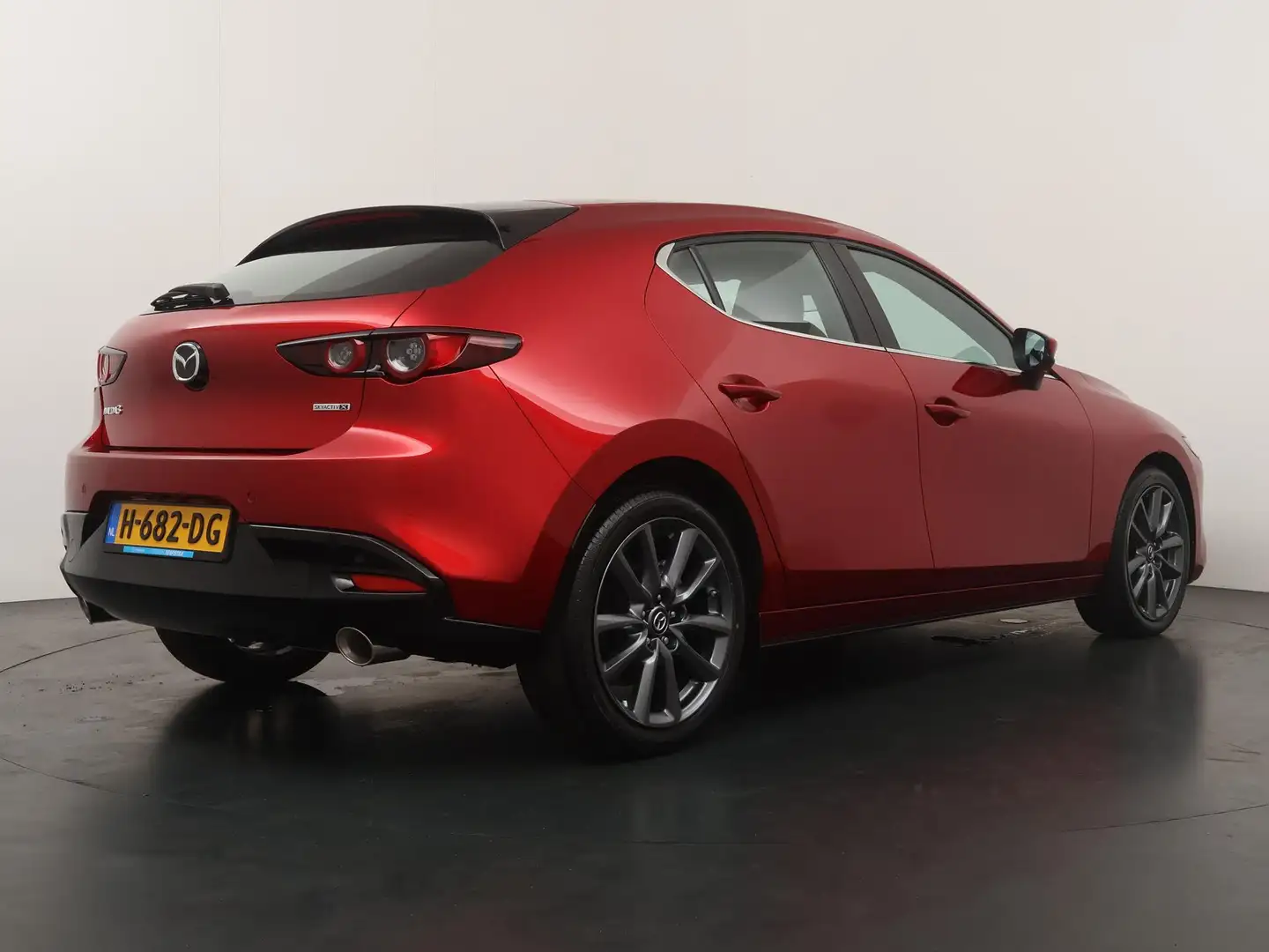 Mazda 3 2.0 e-SkyActiv-X M Hybrid 180 Comfort met Bose | 1 Rood - 2