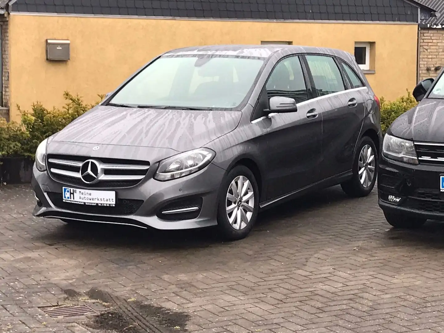 Mercedes-Benz B 180 AHK*TEMPO*PARK*SITZH.*NAVI* Top gepflegt Grau - 1