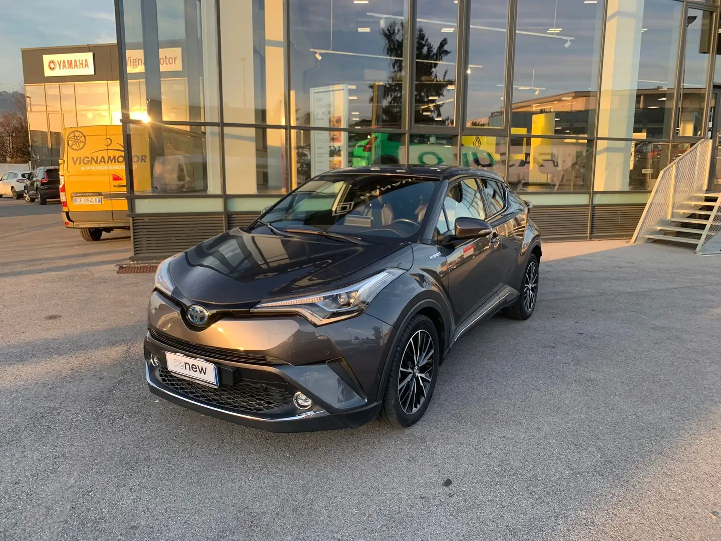 Toyota C-HR C-HR 1.8h Lounge 2wd e-cvt FR662 Grigio - 1