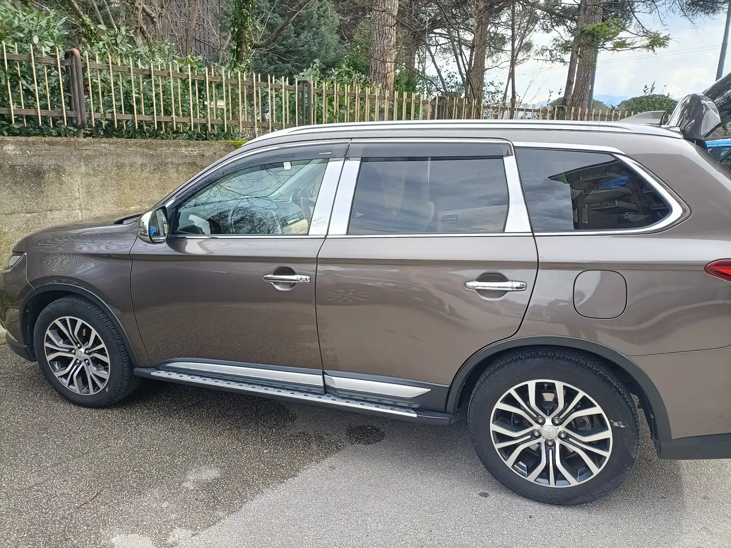 Mitsubishi Outlander 2.2 Diamond  awd 7p.ti auto, gancio traino, tetto Bronzo - 1