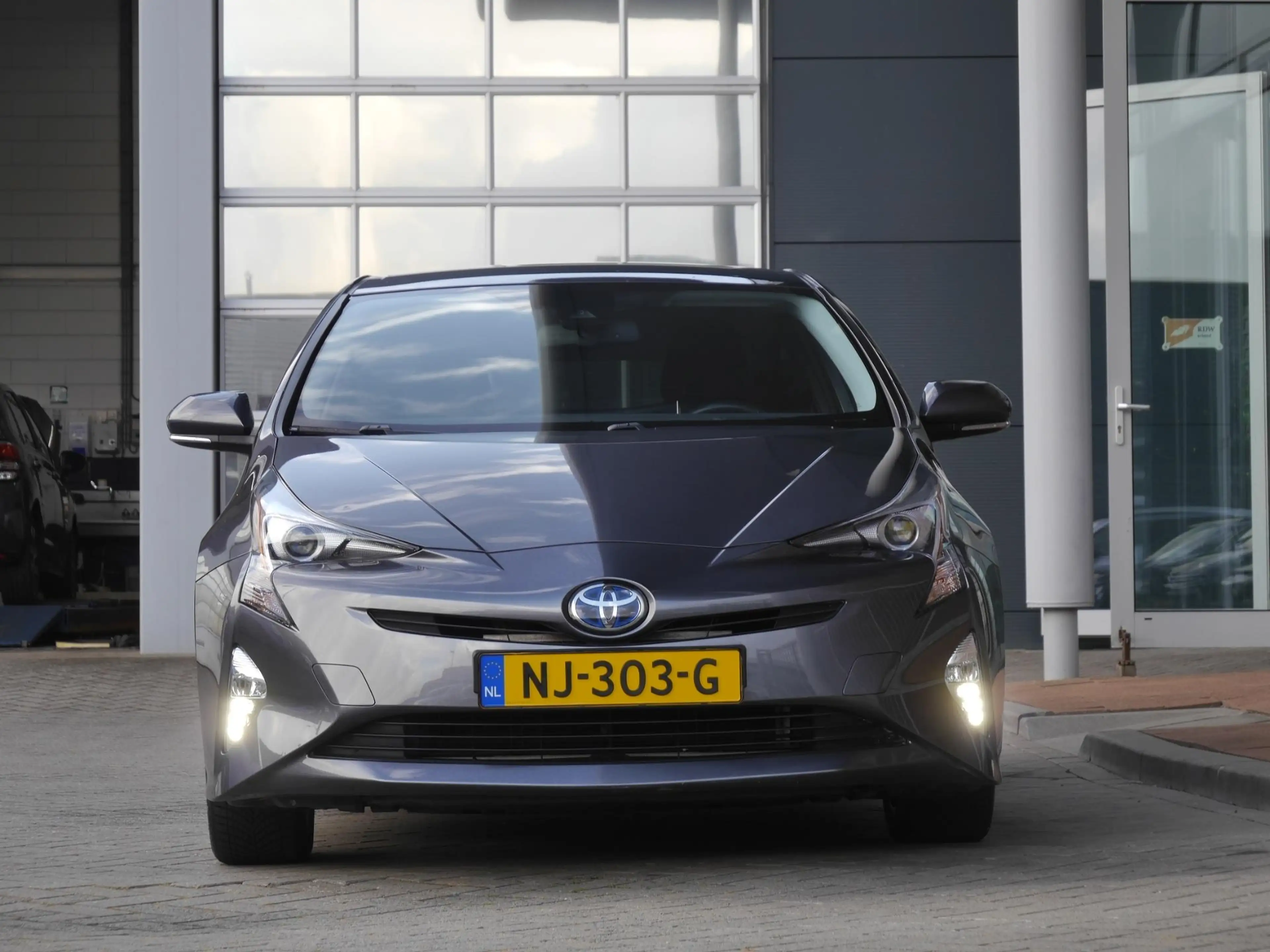 Toyota Prius 1.8 First Edition | Automaat| Head up display | St — photo 3