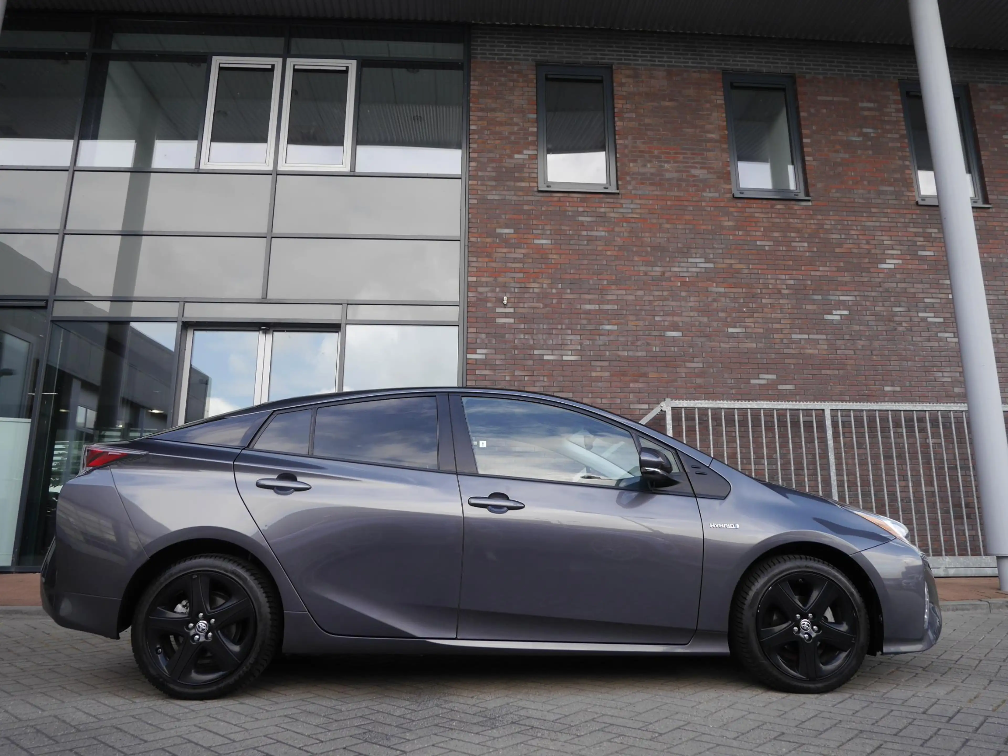 Toyota Prius 1.8 First Edition | Automaat| Head up display | St — photo 2