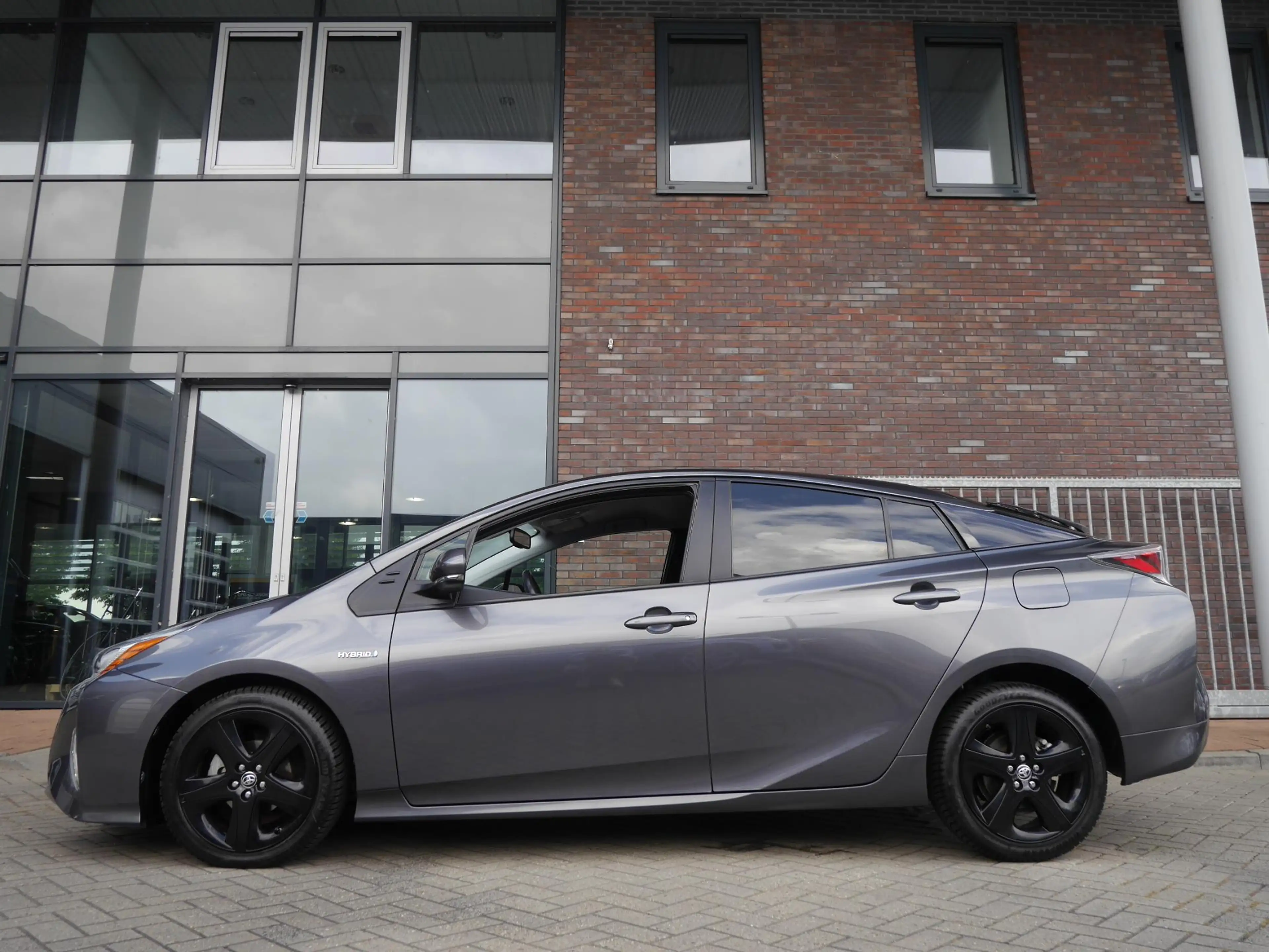Toyota Prius 1.8 First Edition | Automaat| Head up display | St — photo 5
