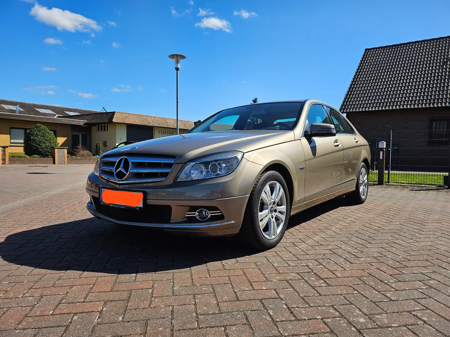 Mercedes-Benz C 200 C 200 CGI Automatik BlueEFFICIENCY Avantgarde Gold - 2