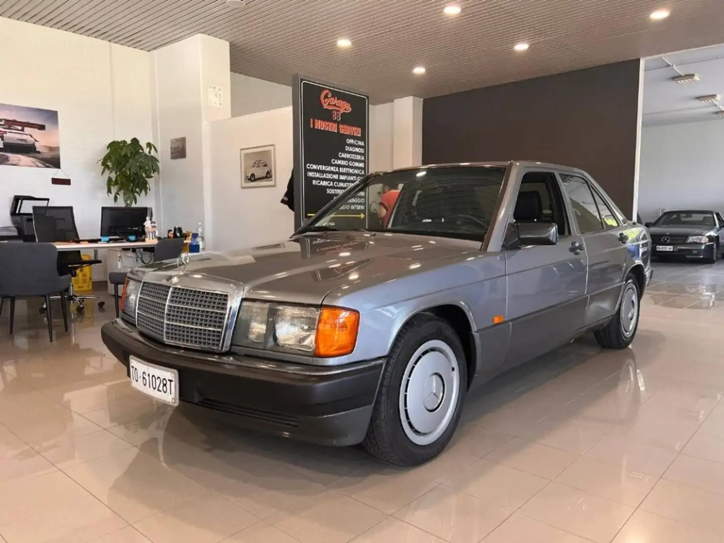Mercedes-Benz 190 2.0 E 122cv Gris - 1