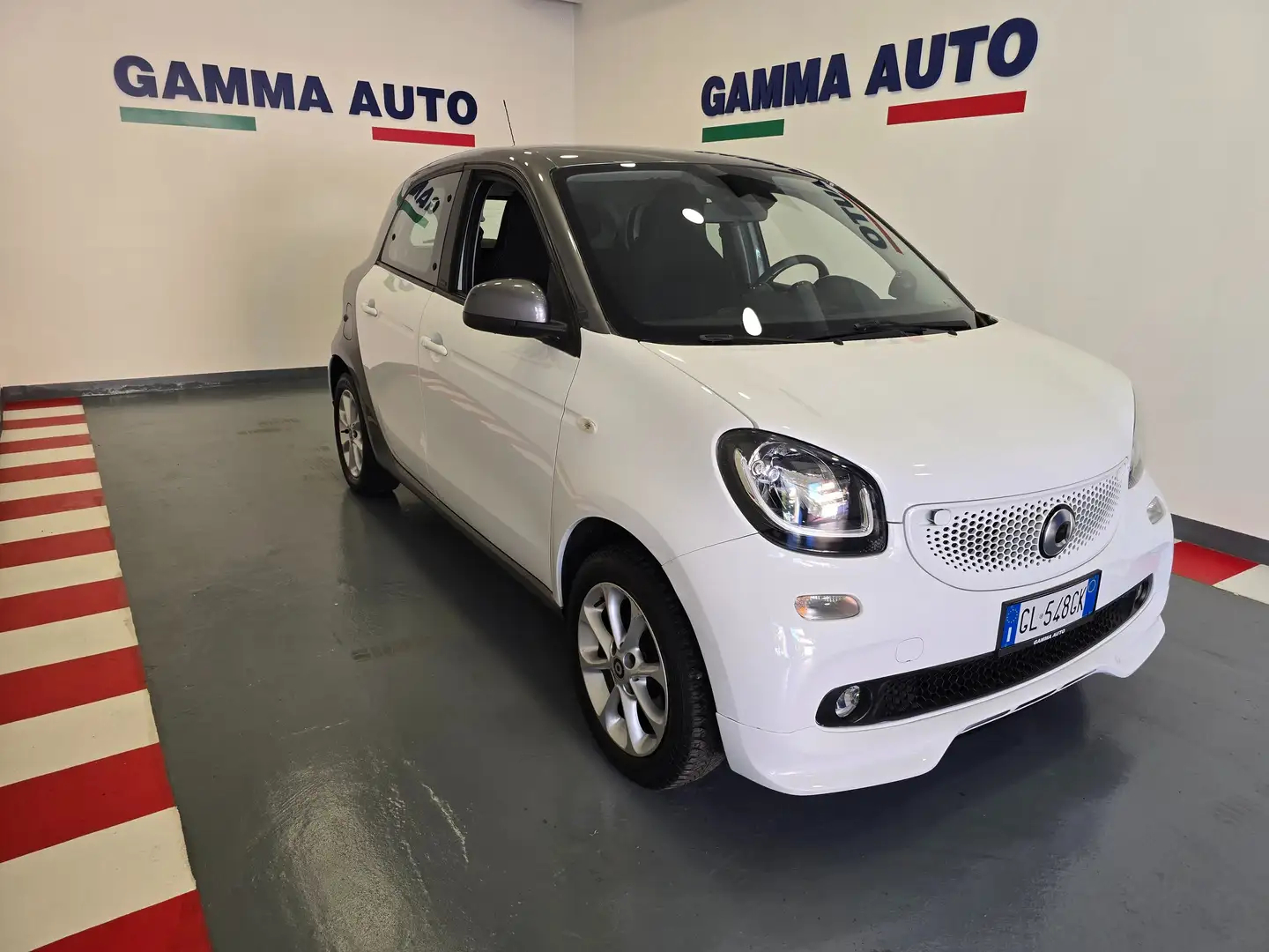 smart forFour 1.0 71CV PASSION C.L. 15" PDC C-LED TAGLIANDI Bianco - 2