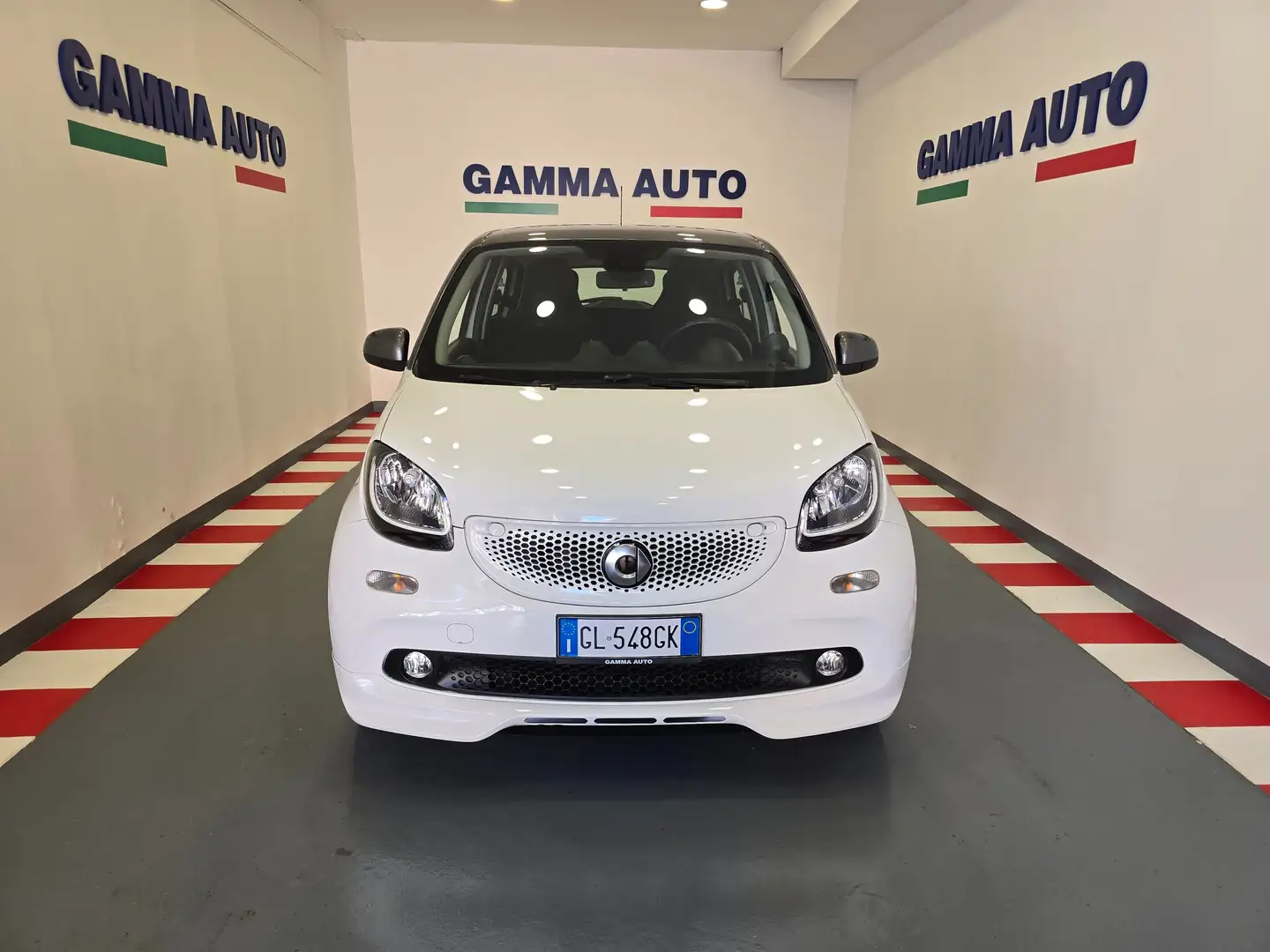 smart forFour 1.0 71CV PASSION C.L. 15" PDC C-LED TAGLIANDI Bianco - 1