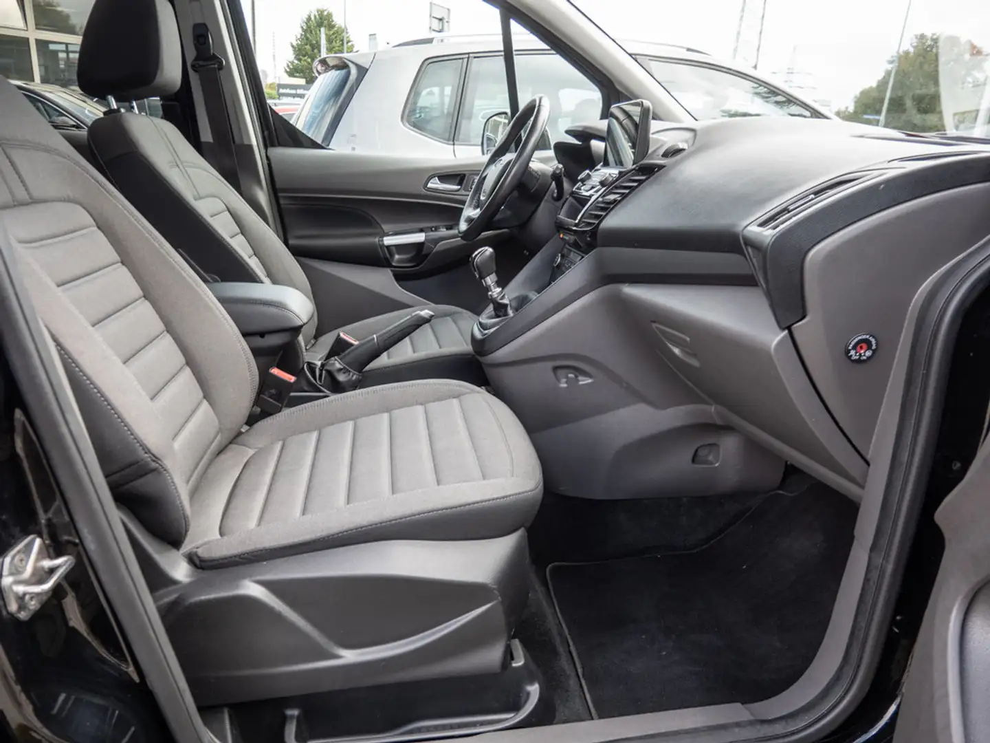 Ford Tourneo Connect 1.5 TDCi Titanium SHZ PANO Schwarz - 2