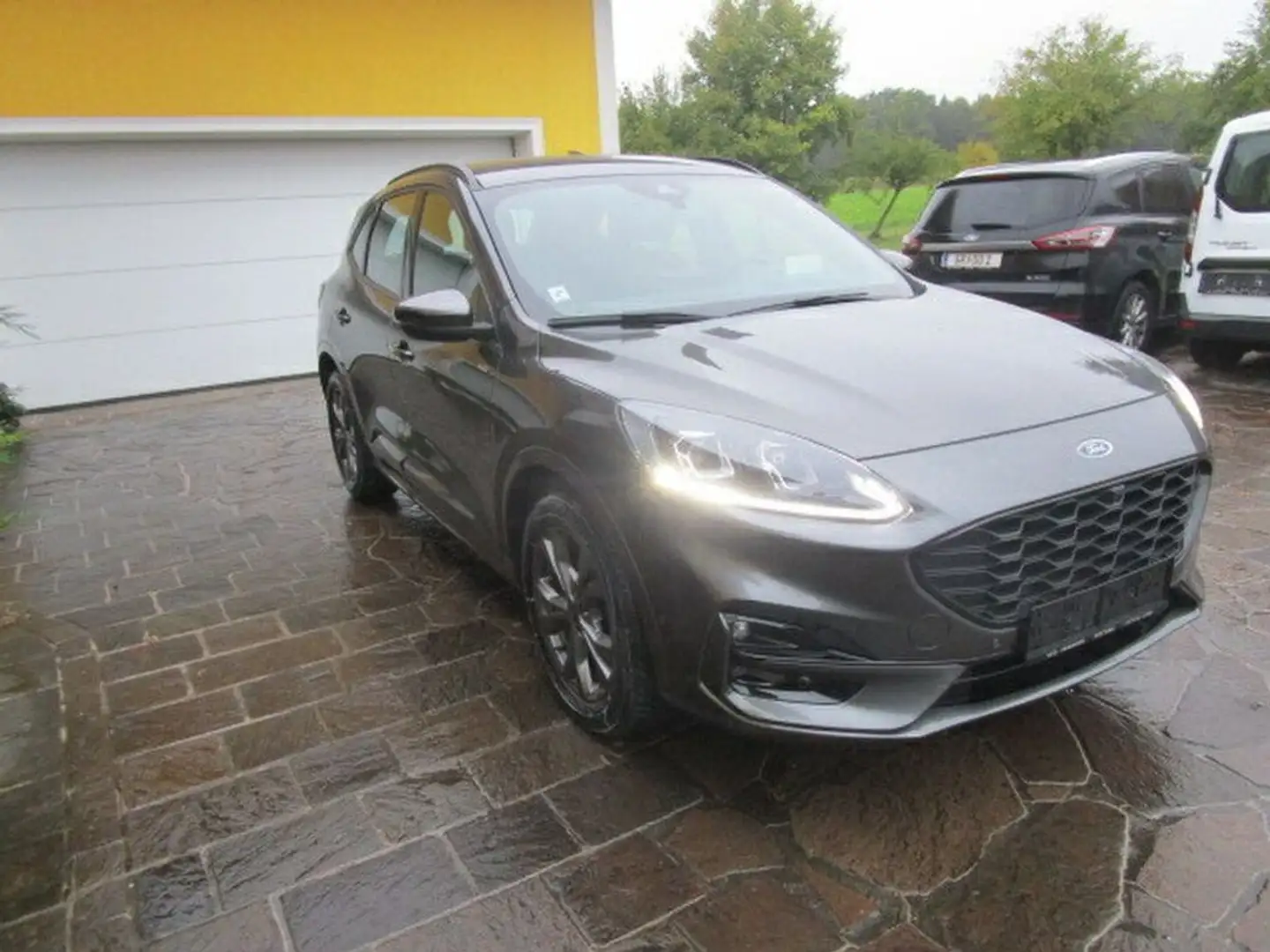 Ford Kuga ST-Line Grau - 2