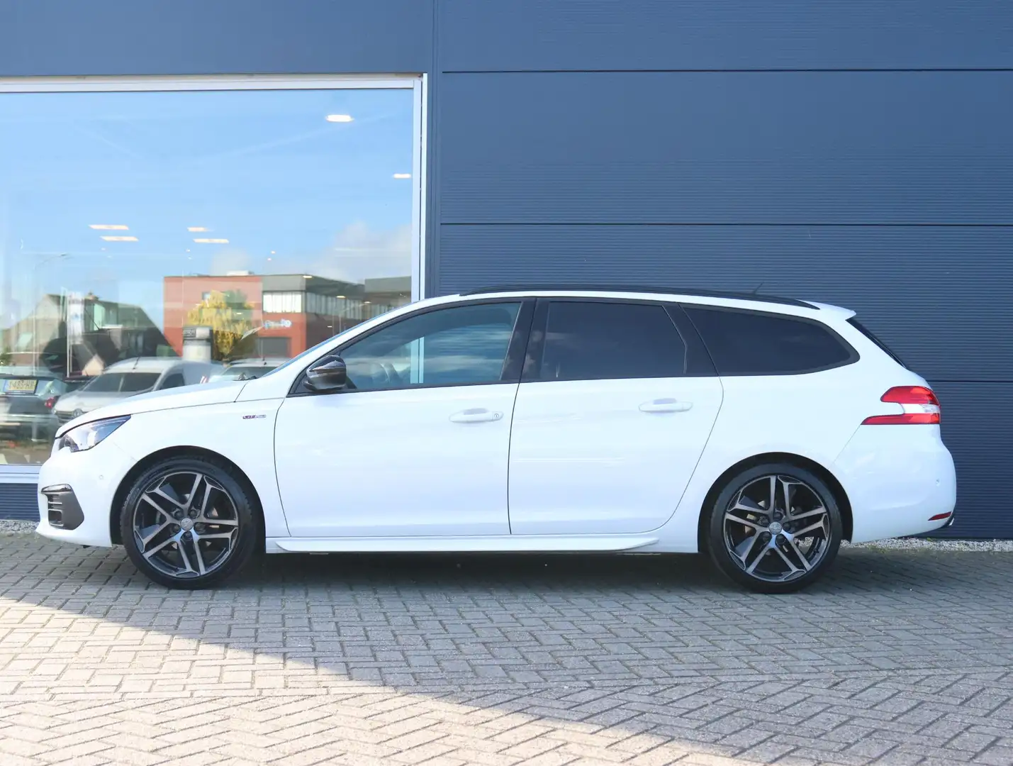 Peugeot 308 SW 1.2 PureTech GT-line Black Pack | Leder/Stof | Blanco - 2