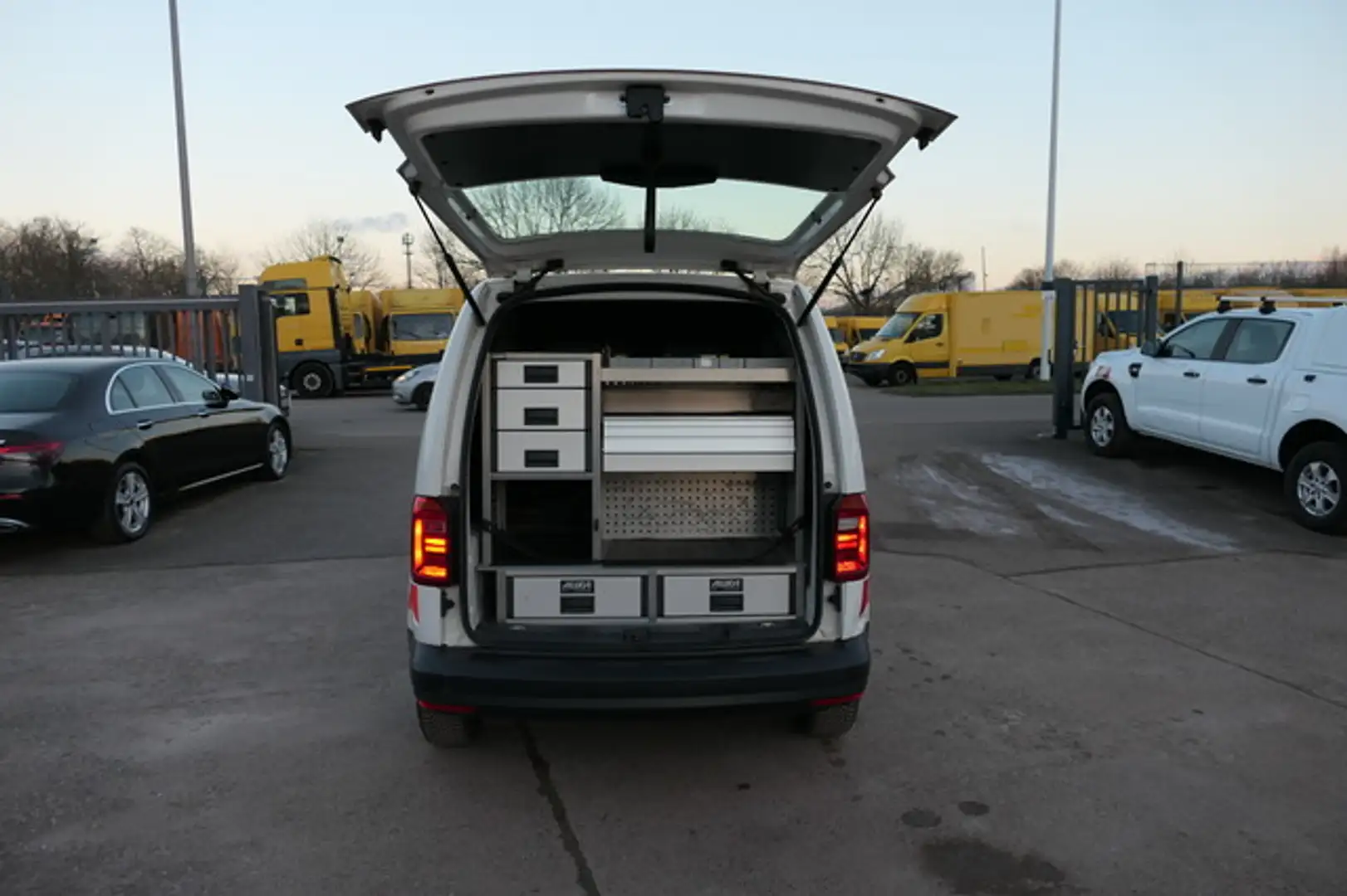 Volkswagen Caddy 2.0 TDI 4Motion 2-Sitzer Klima Tempomat Blanc - 1