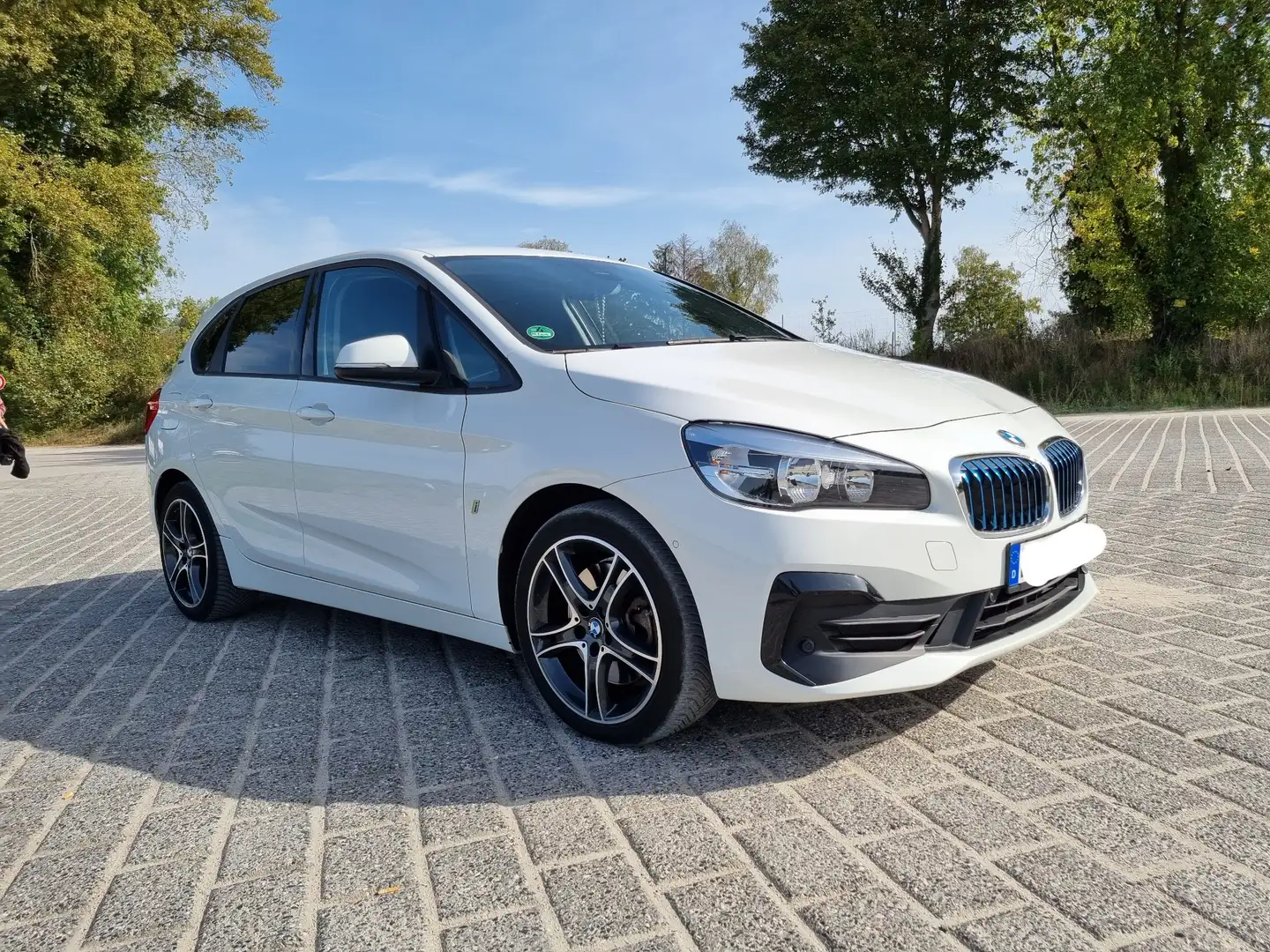 BMW 225 2er Active Tourer Plug-In-Hybrid 225xe iPerformanc White - 1