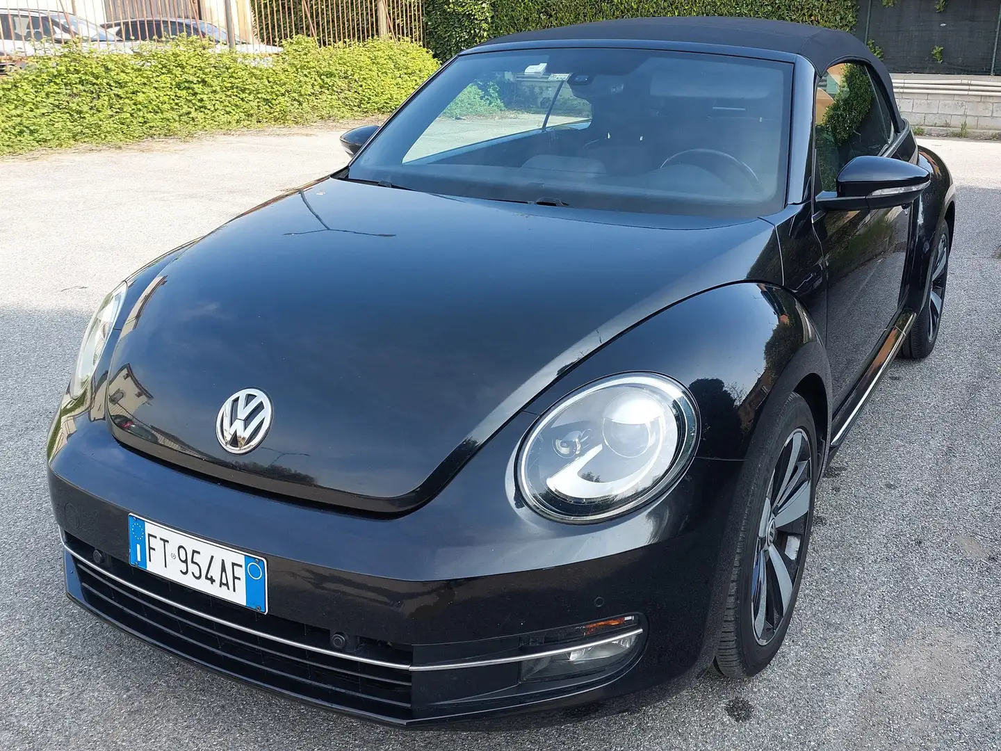 Volkswagen Maggiolino Maggiolino 2011 Cabrio Cabrio 1.6 tdi Design 105cv Negru - 1