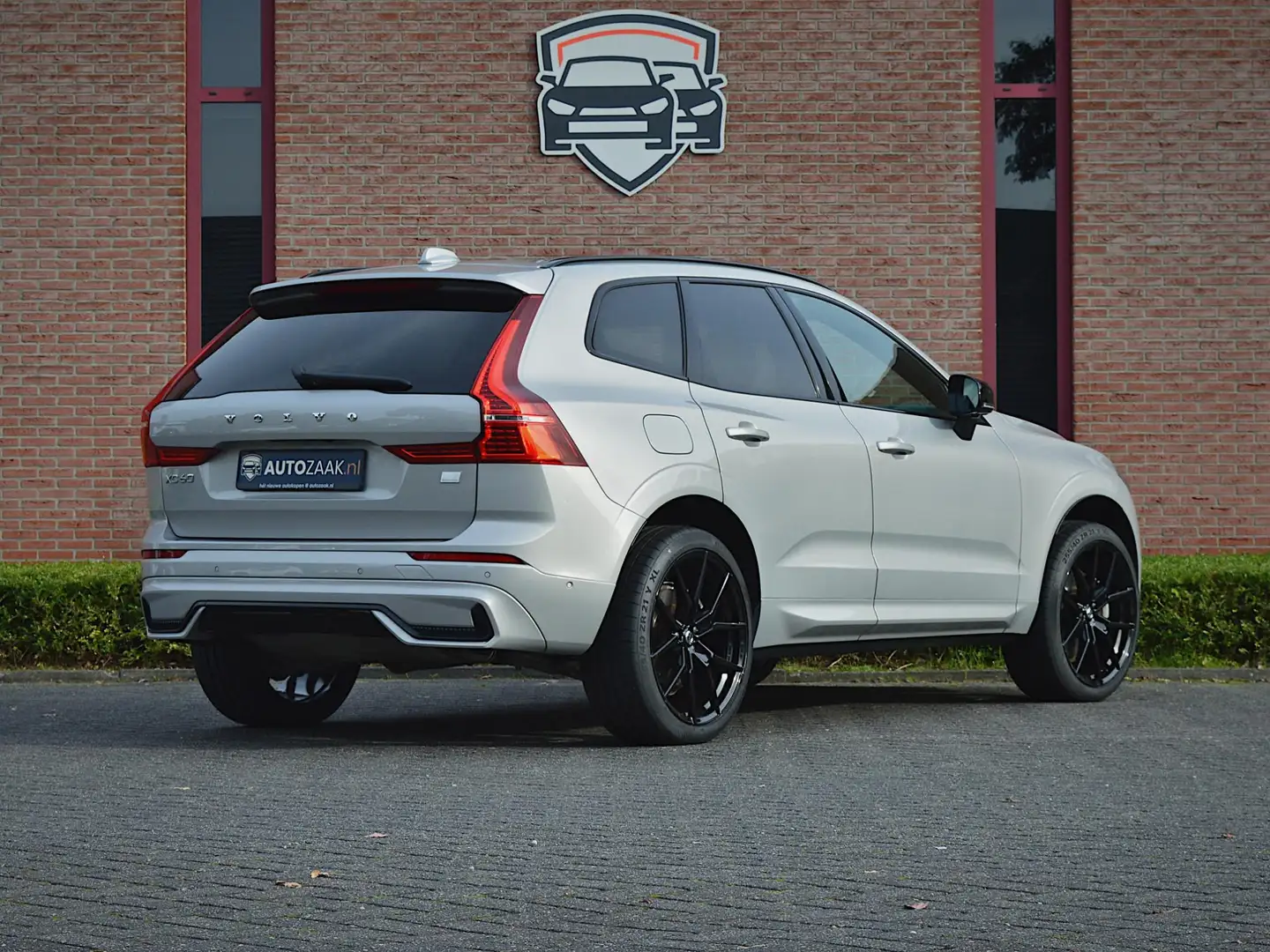 Volvo XC60 2.0 T6 Plug-in hybrid AWD R-Design Gris - 2