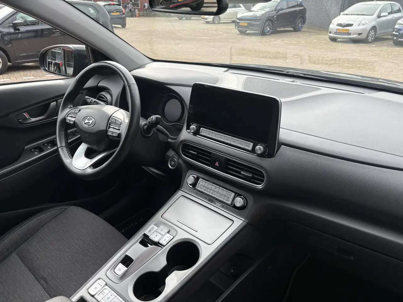Hyundai Kona EV Premium 64 kWh, navi, cruise, camera, climate, миниатюра 13