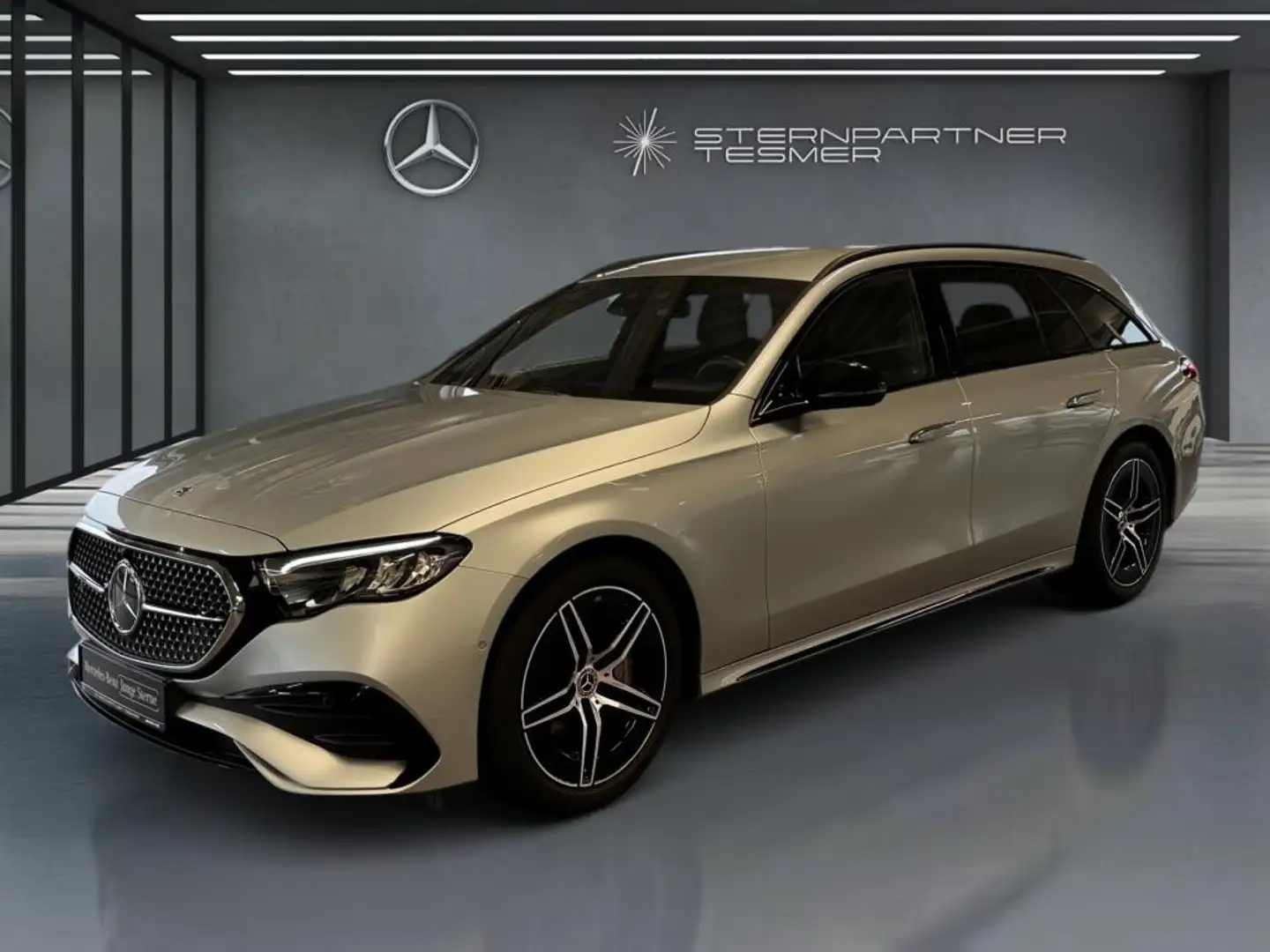 Mercedes-Benz E 220 d T AMG+DISTR+NIGHT+AMBIENTE+KAMERA+AHK Silber - 1