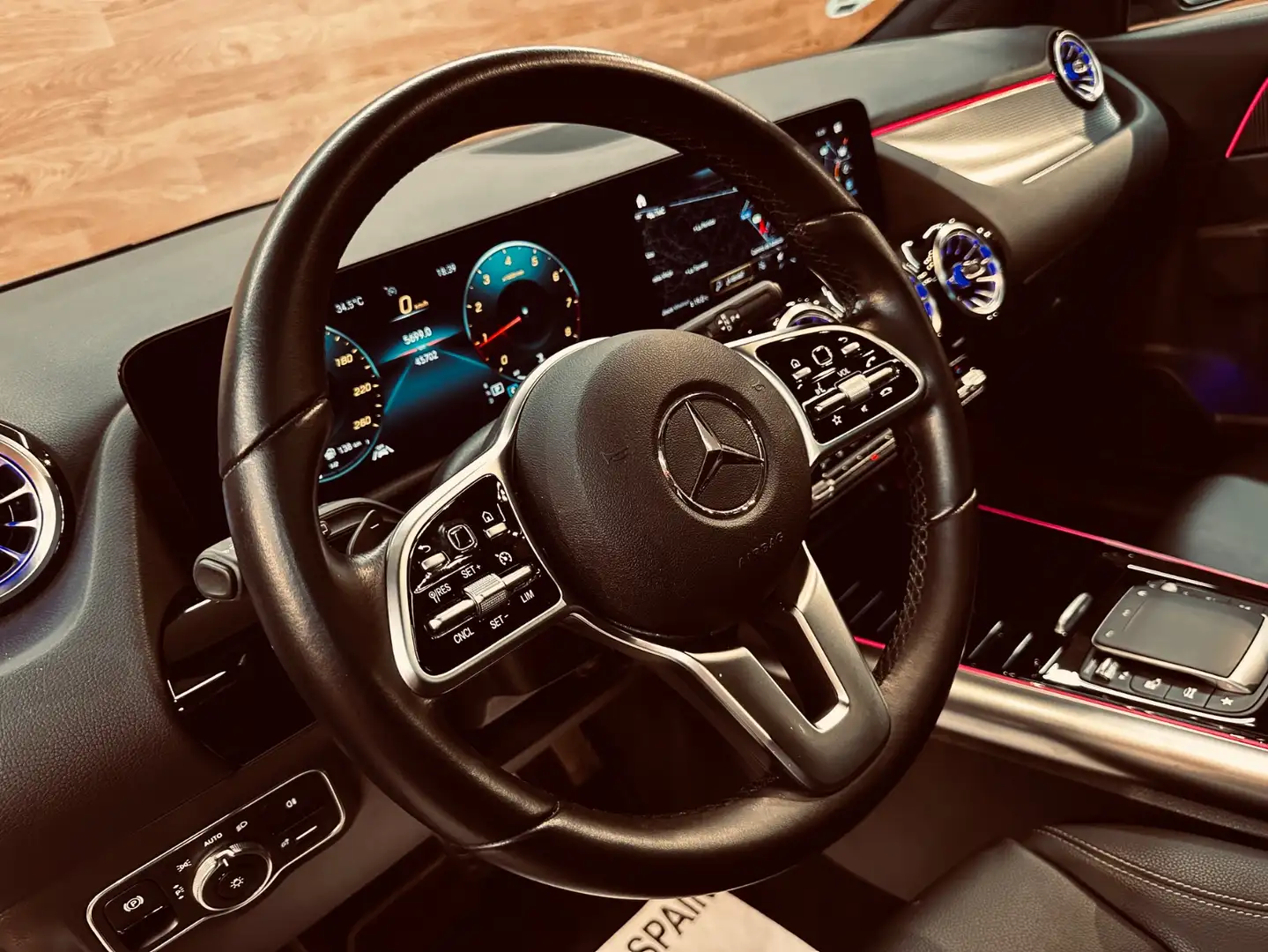 Mercedes-Benz GLA 180 Gris - 2