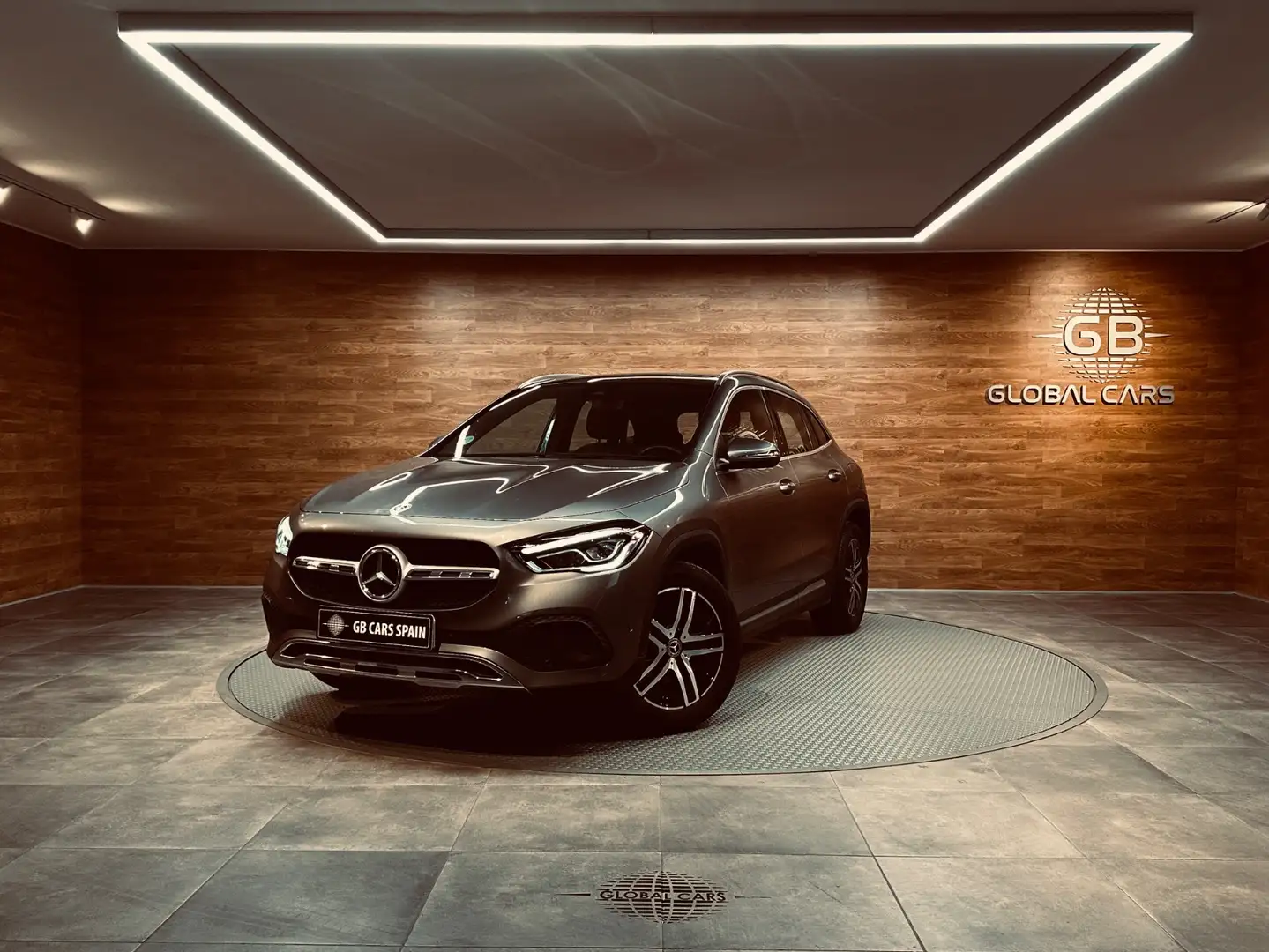 Mercedes-Benz GLA 180 Gris - 1