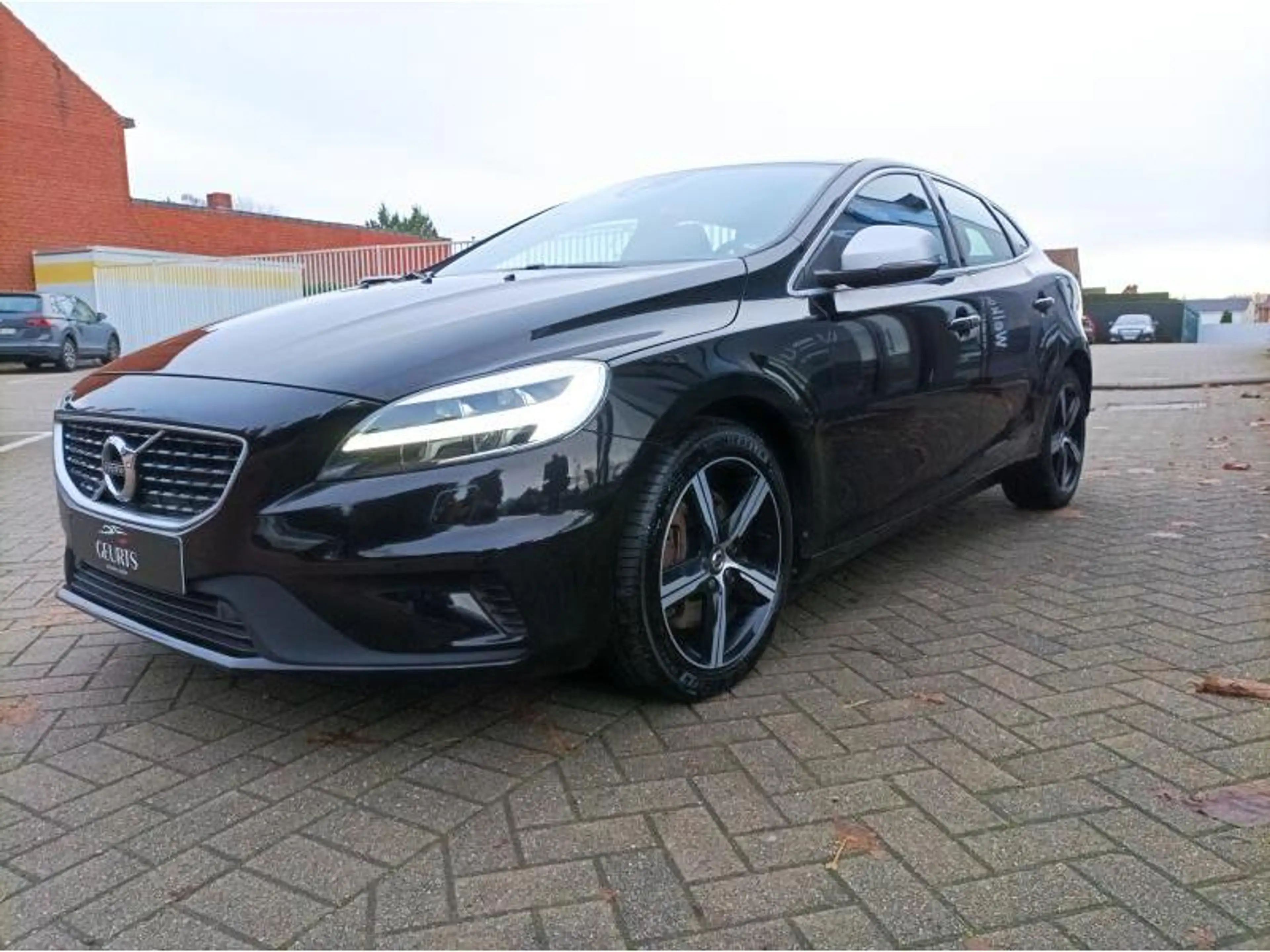 Volvo V40 R Design — photo 4