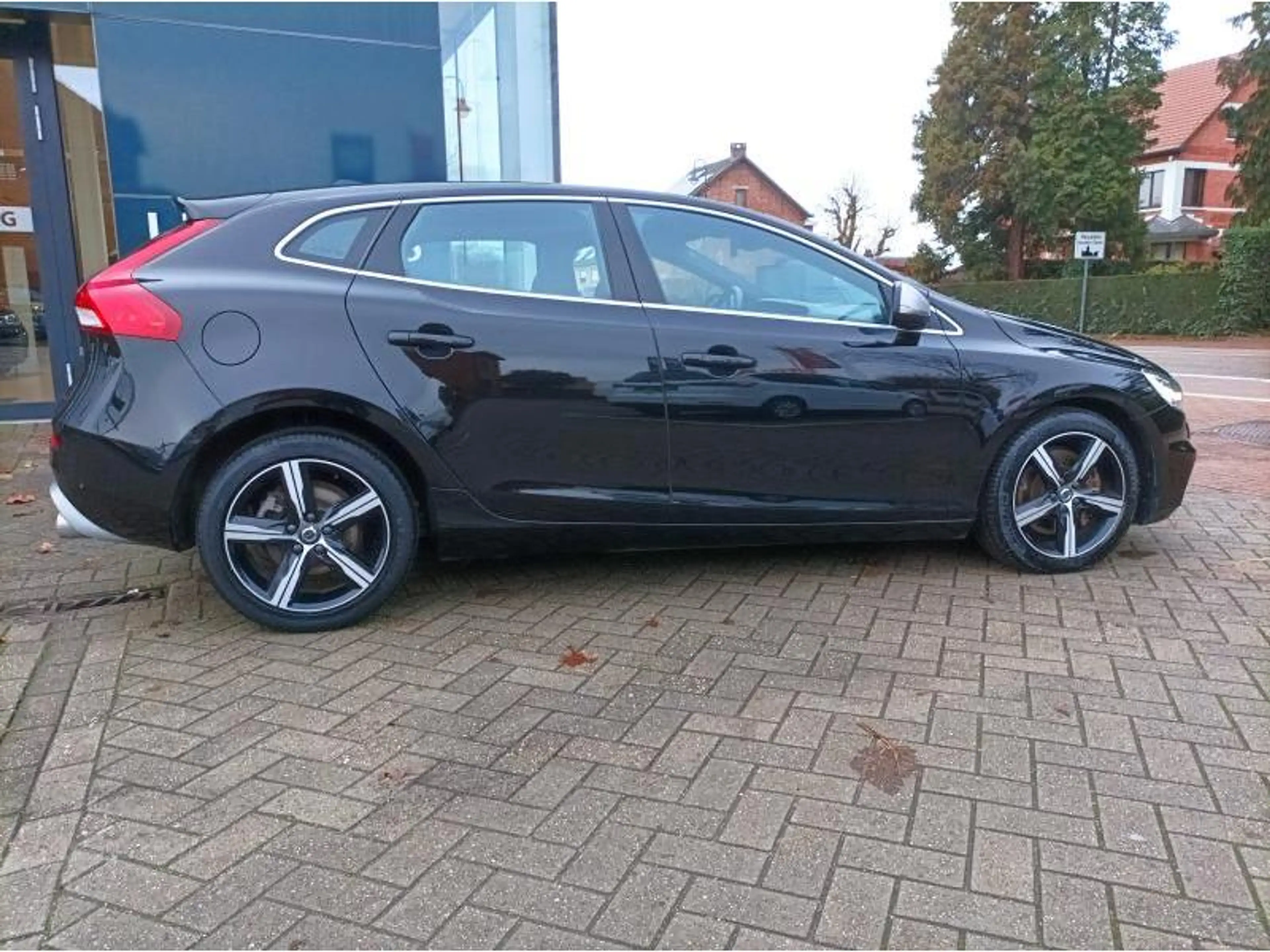 Volvo V40 R Design — photo 9