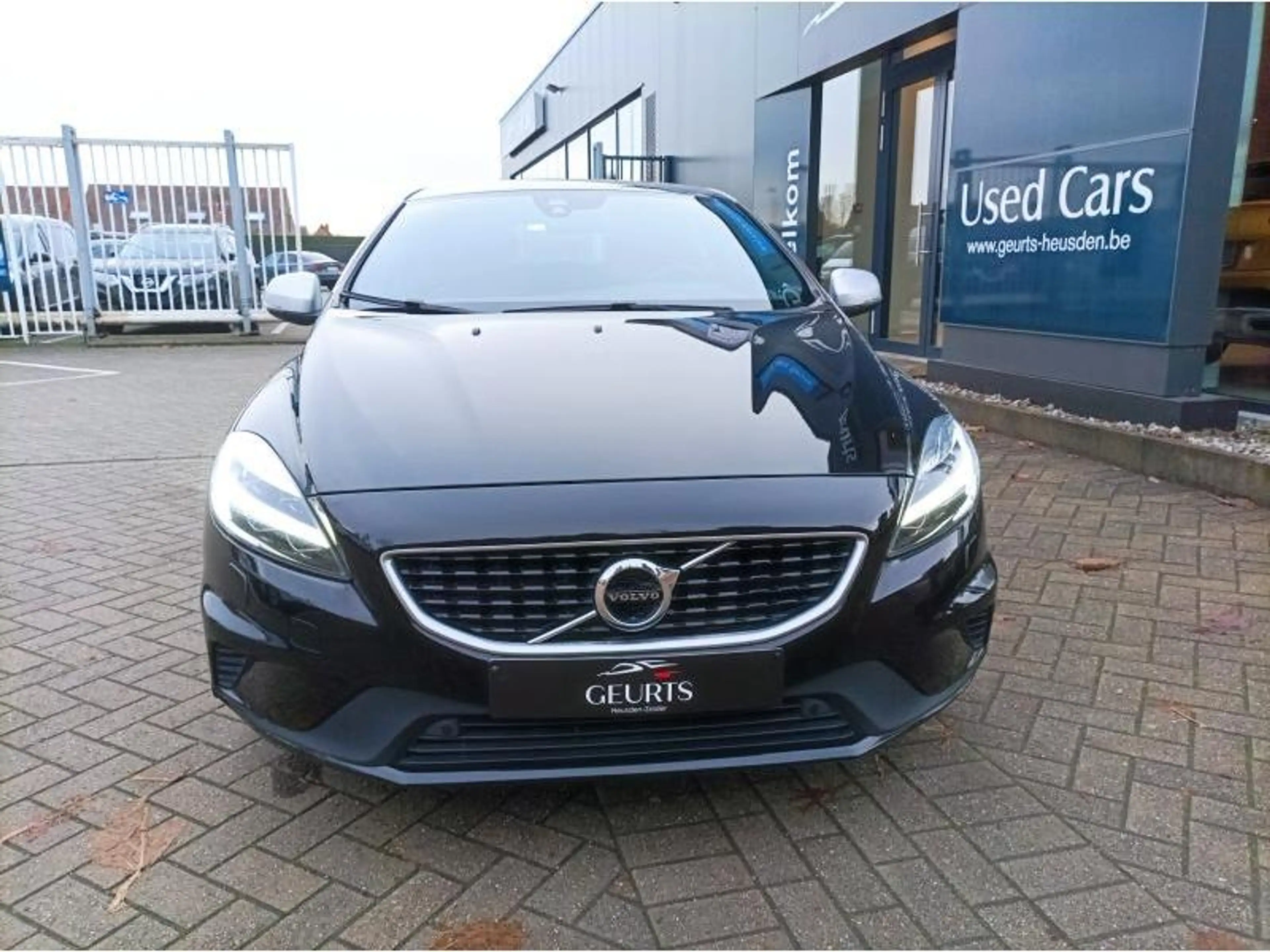 Volvo V40 R Design — photo 3