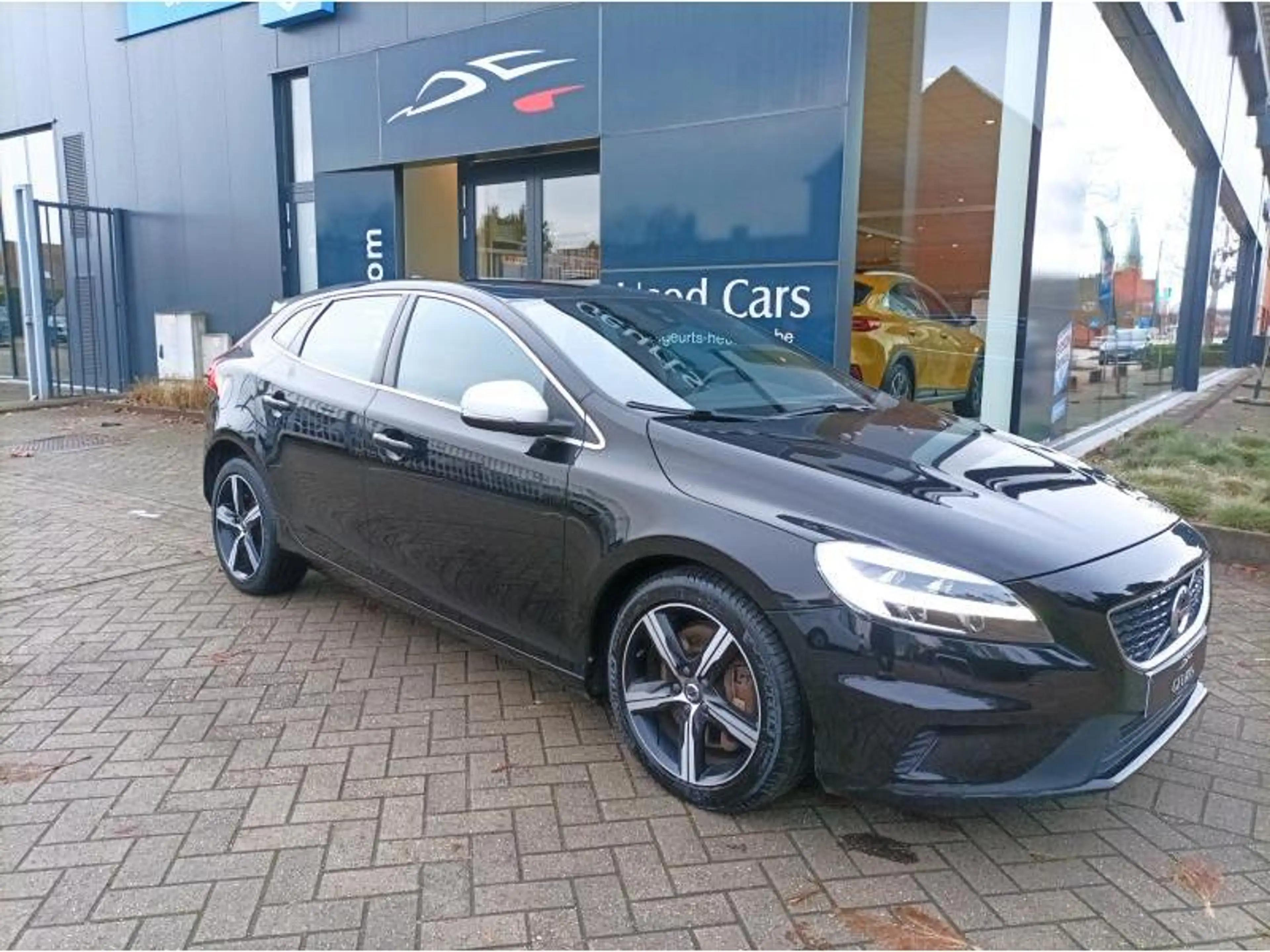 Volvo V40 R Design — photo 2