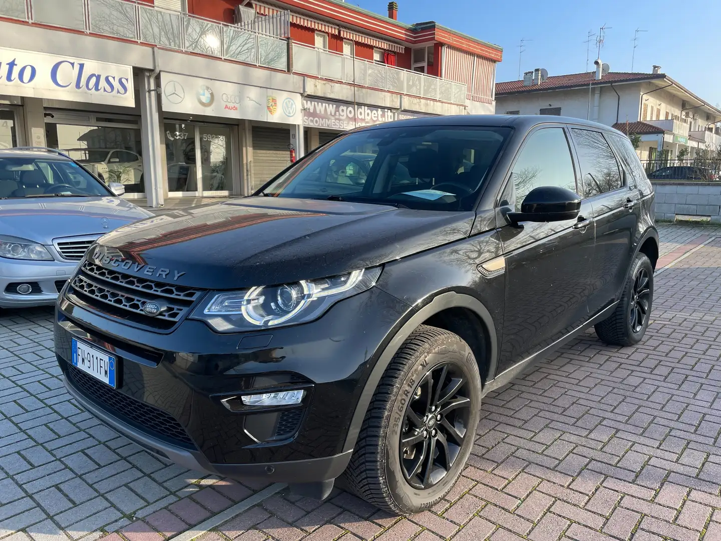 Land Rover Discovery Sport Discovery Sport 2.0 td4 SE Business edition awd Zwart - 1