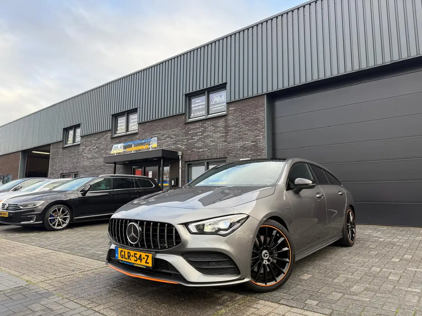 Mercedes-Benz CLA 200 Shooting Brake Premium Plus | 1E EIGENAAR | 12MND Grijs - 2