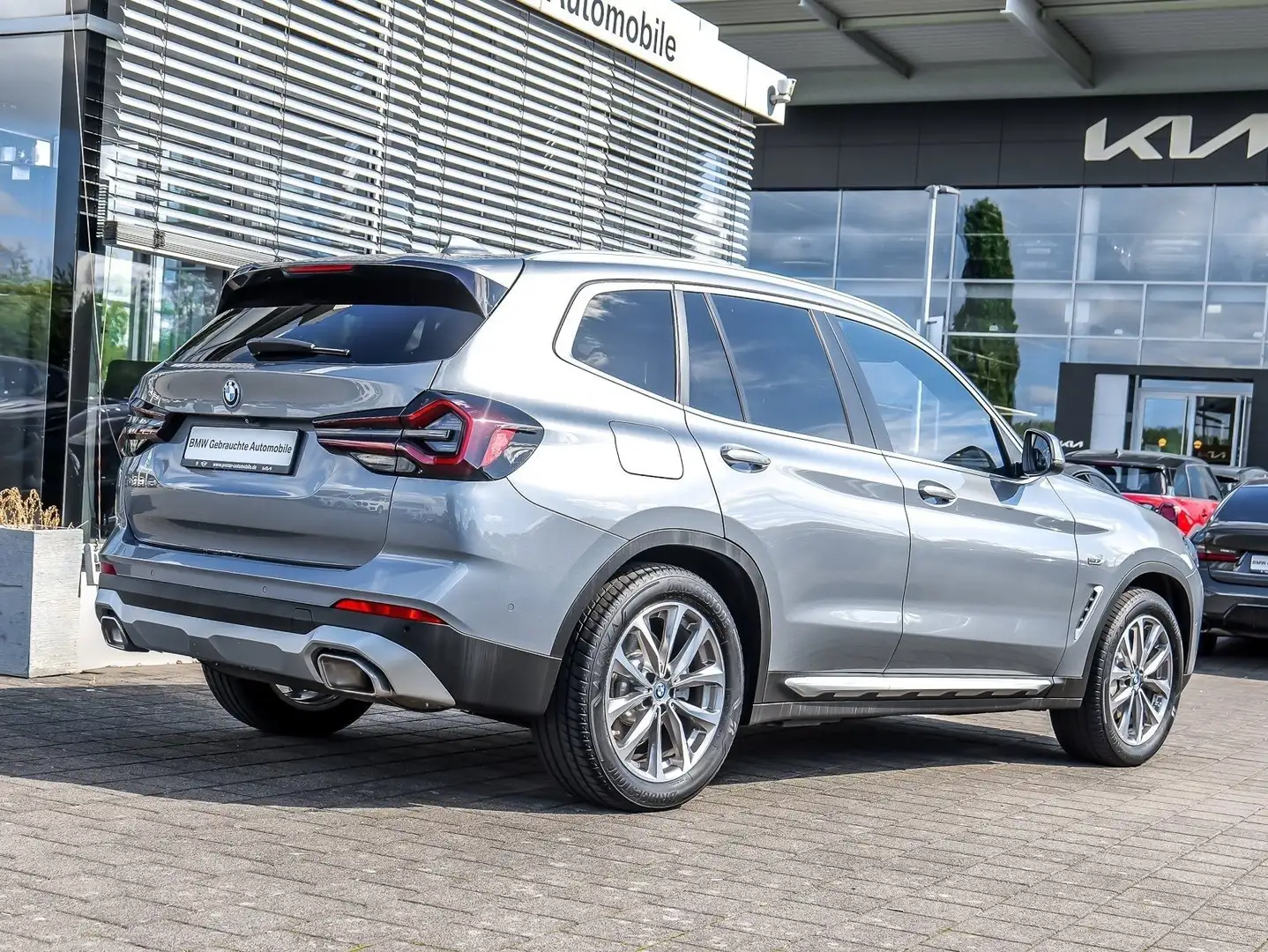 BMW X3 xDrive30e RFK NAVI LED PDC V+H DAB Parkass. Grau - 2