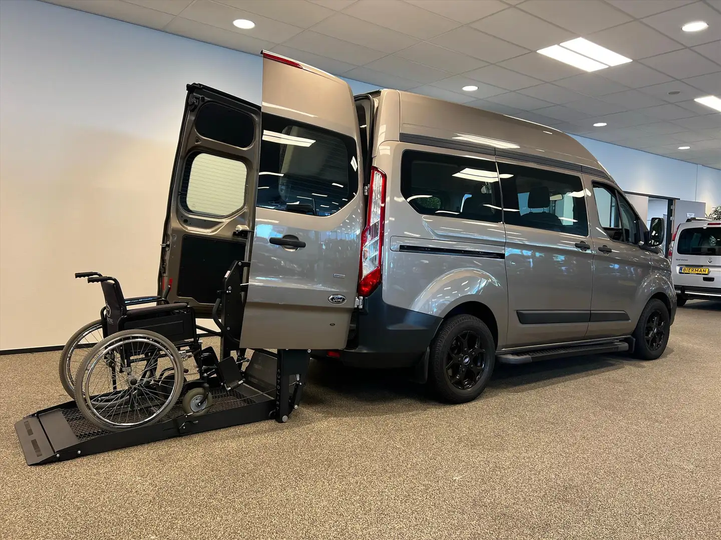Ford Transit Custom L1H2 Rolstoelbus Automaat - 2