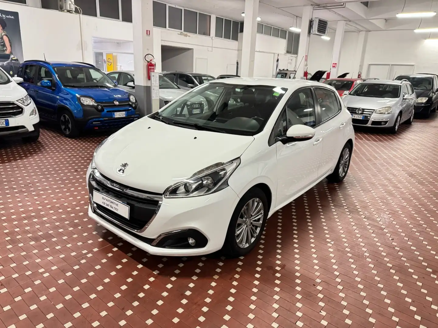 Peugeot 208 PureTech 82 5 porte Allure Blanc - 1