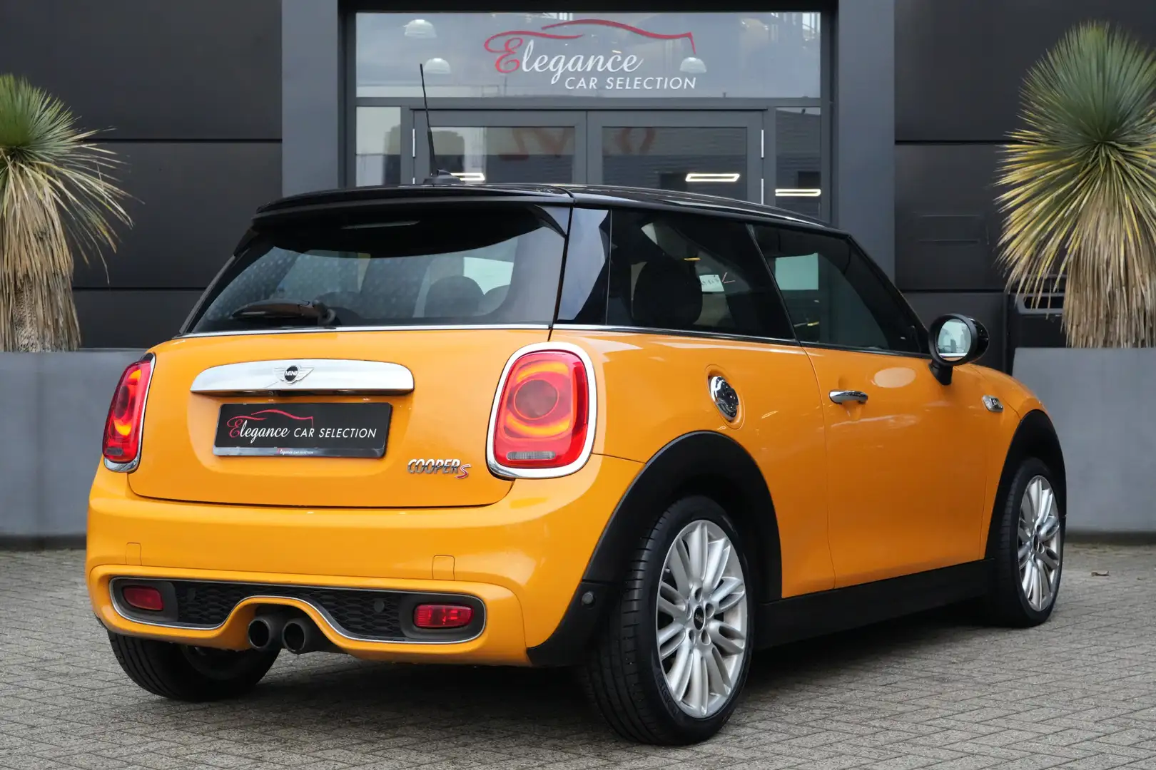 MINI Cooper S 2.0 Chili Serious Business 192pk Stoelverwarming/N Orange - 2